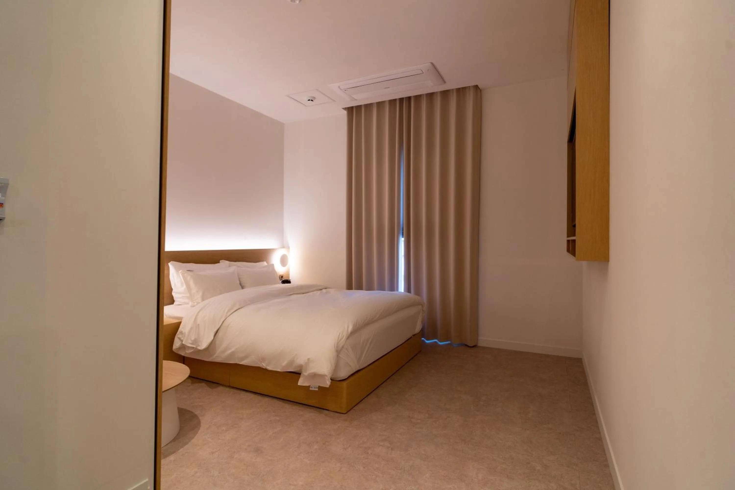 Photo of the whole room in '사용x' 클릭금지 Goyang Hotel Yuji