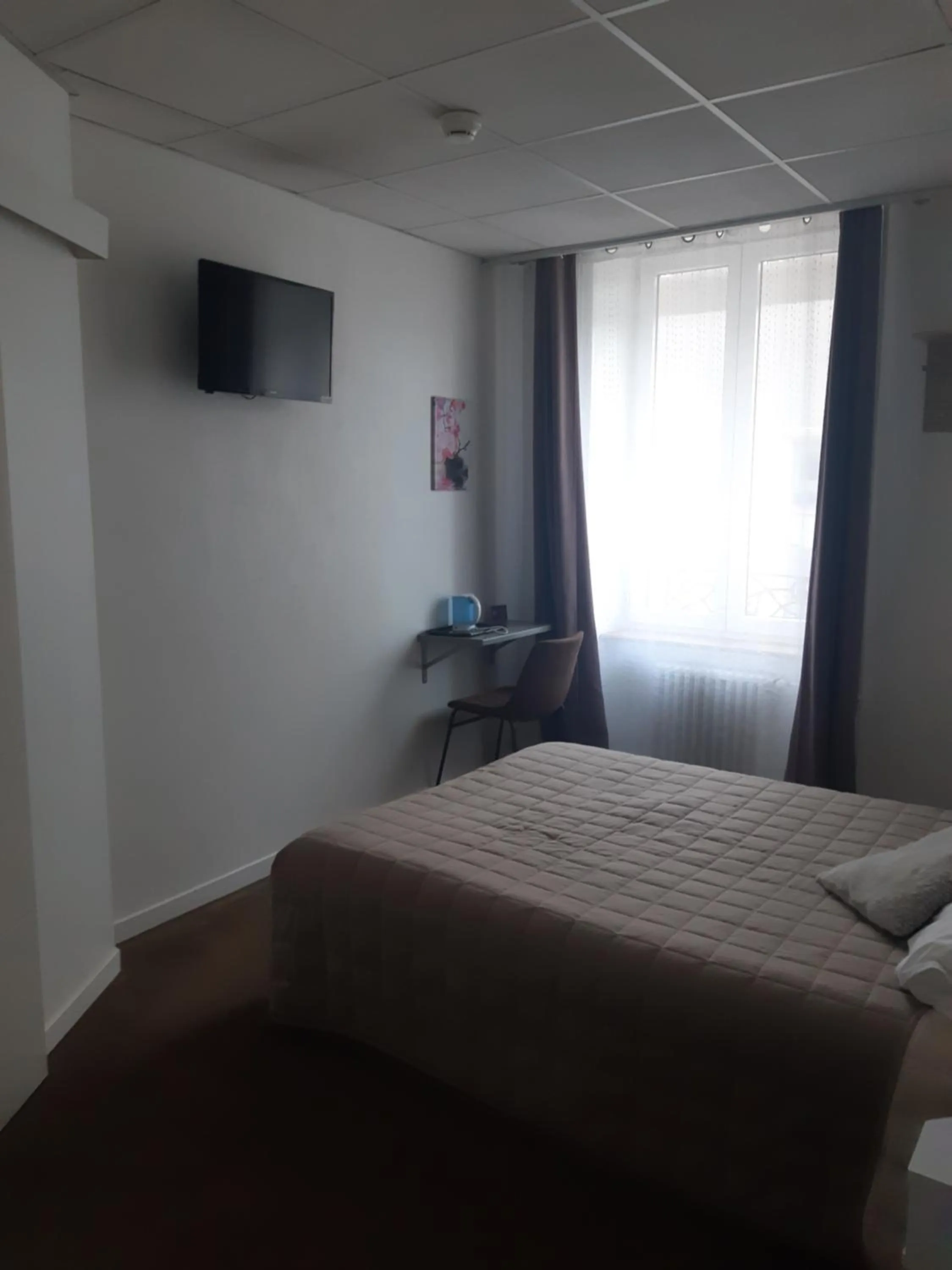 Bed in Hôtel de La Croix de Malte