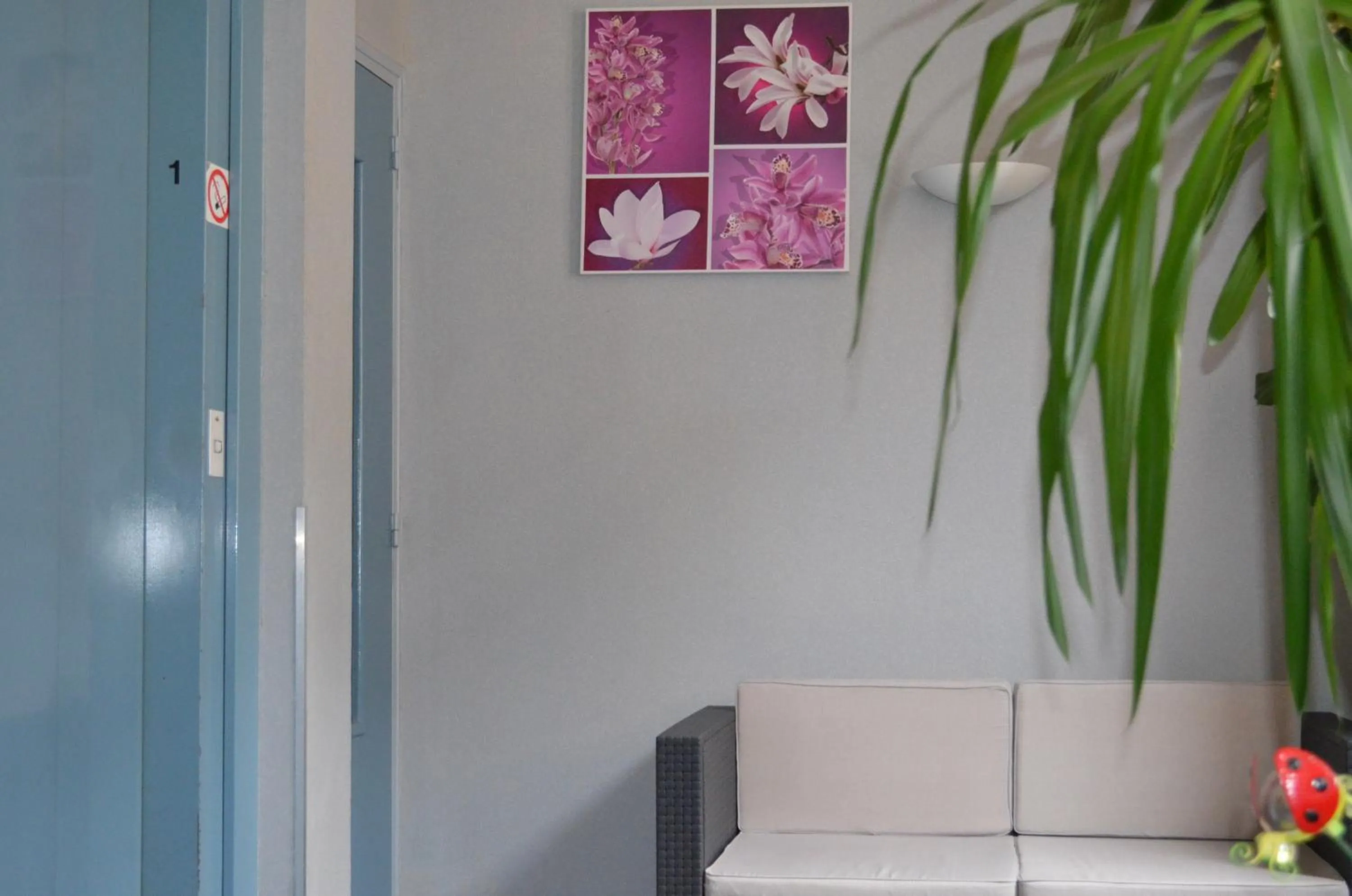 Lobby or reception in Hôtel de La Croix de Malte