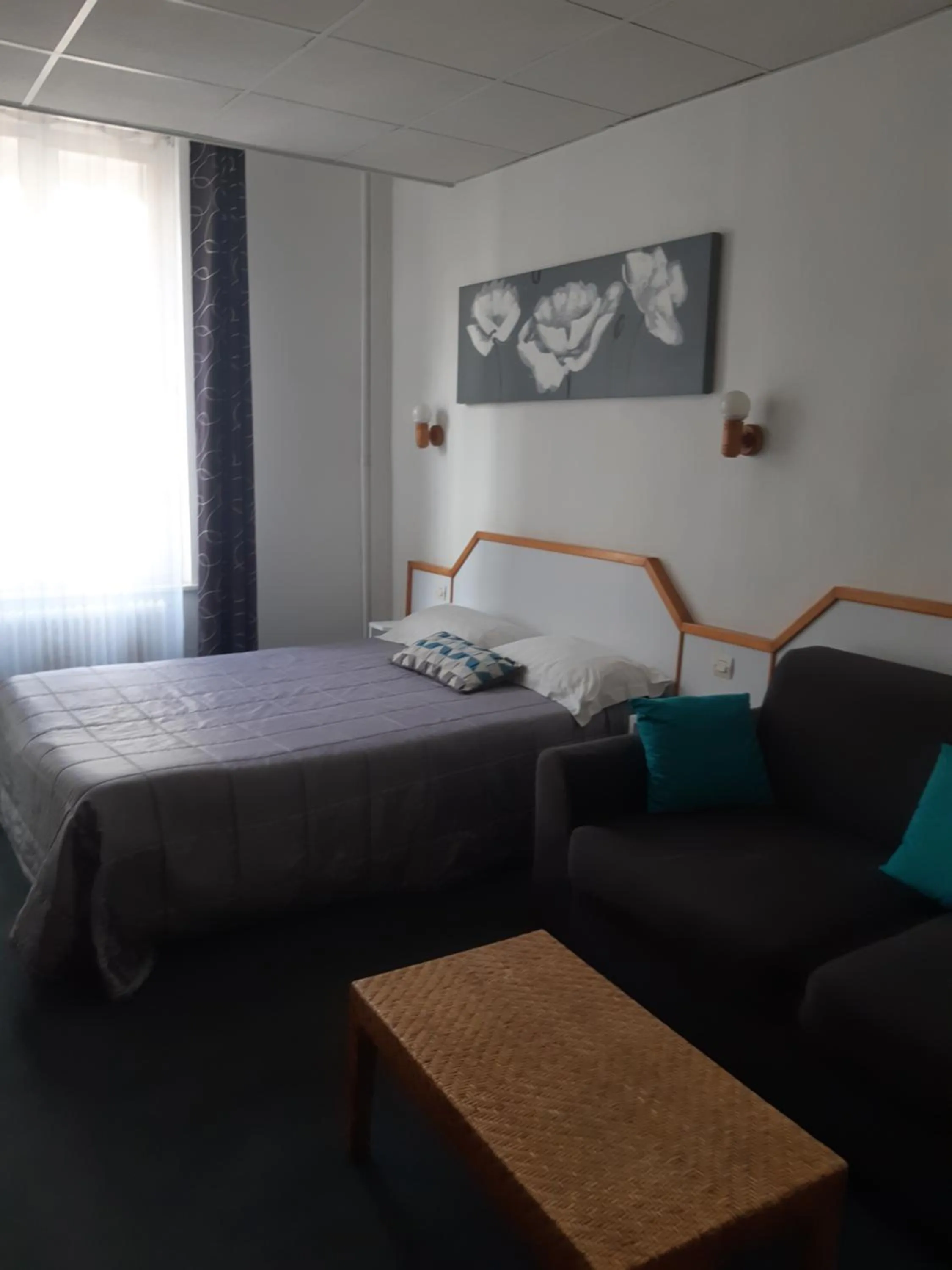 Bed in Hôtel de La Croix de Malte