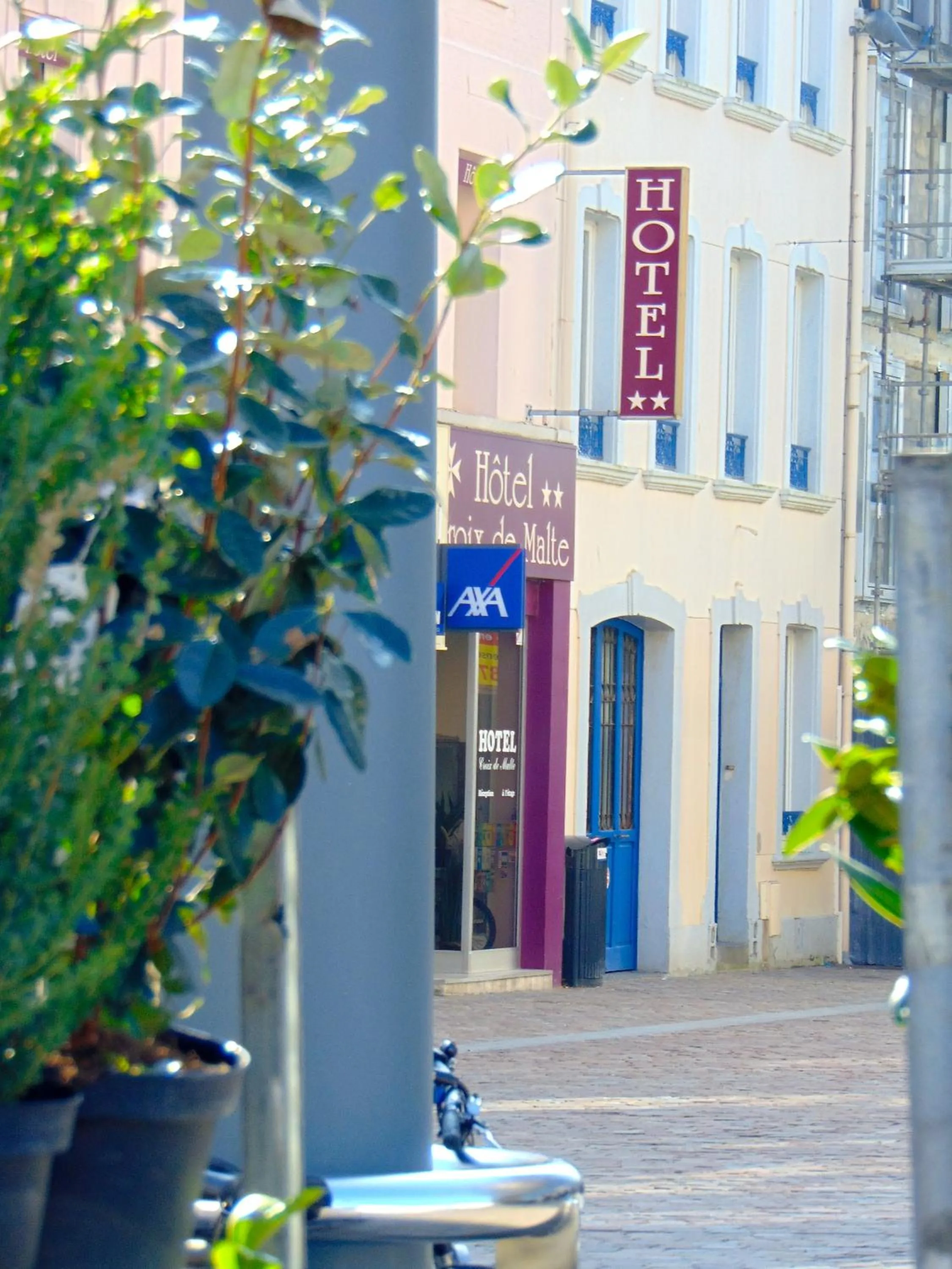 Facade/entrance in Hôtel de La Croix de Malte