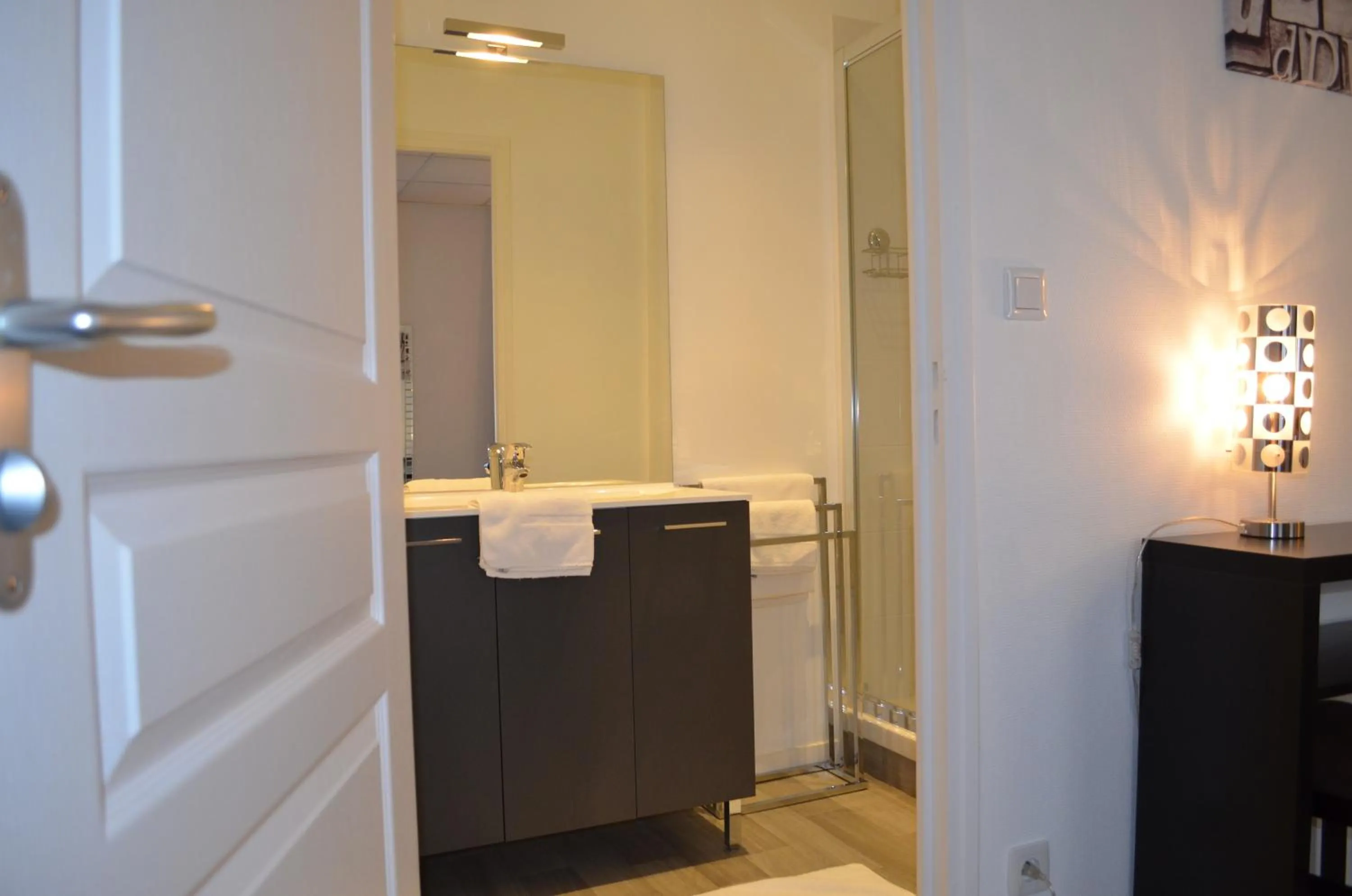 Bathroom in Hôtel de La Croix de Malte