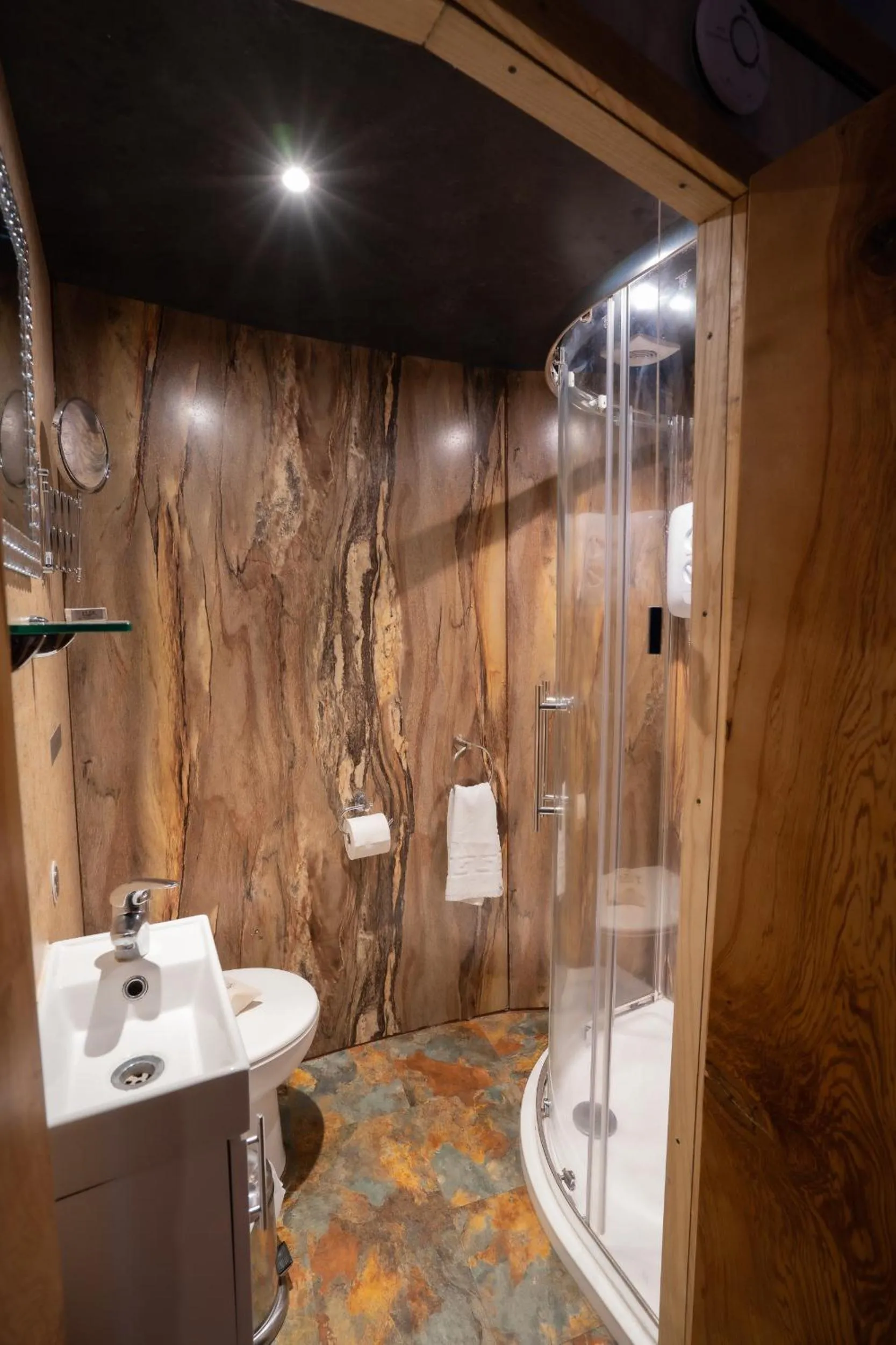 Shower in Wall Eden Farm - Luxury Log Cabins and Glamping