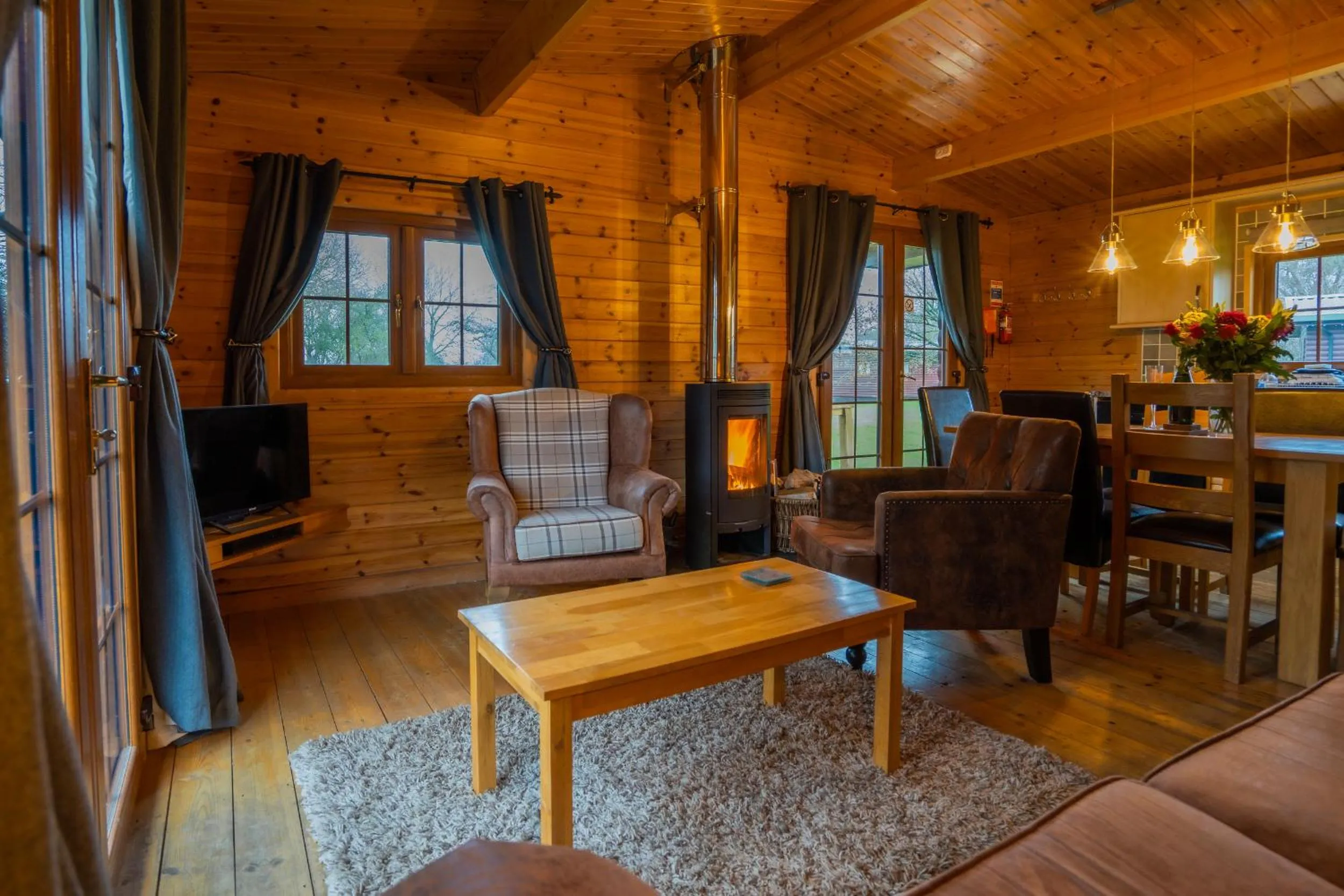 TV and multimedia in Wall Eden Farm - Luxury Log Cabins and Glamping