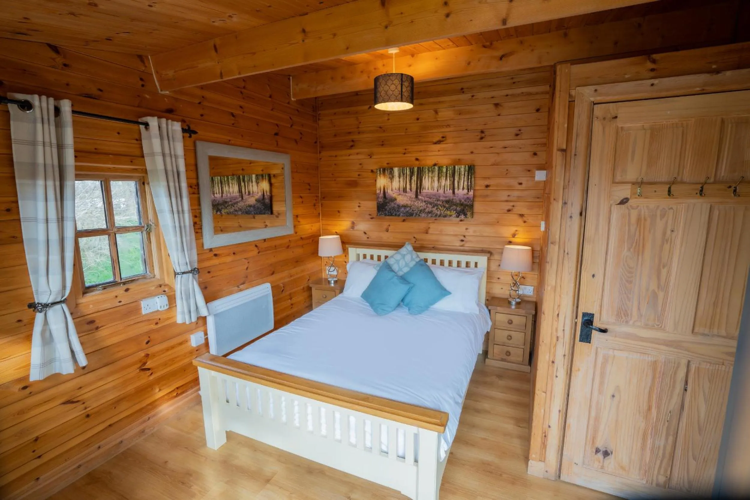 Bed in Wall Eden Farm - Luxury Log Cabins and Glamping
