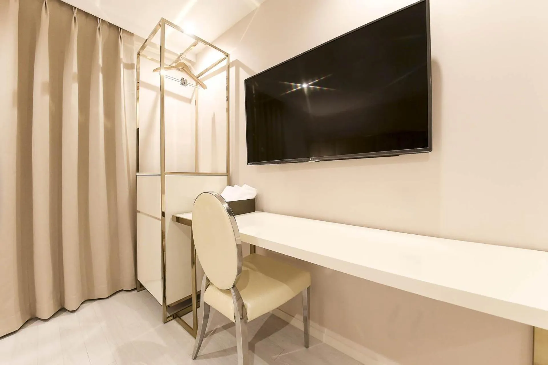 wardrobe in Hotel Star Premier Yeoksam