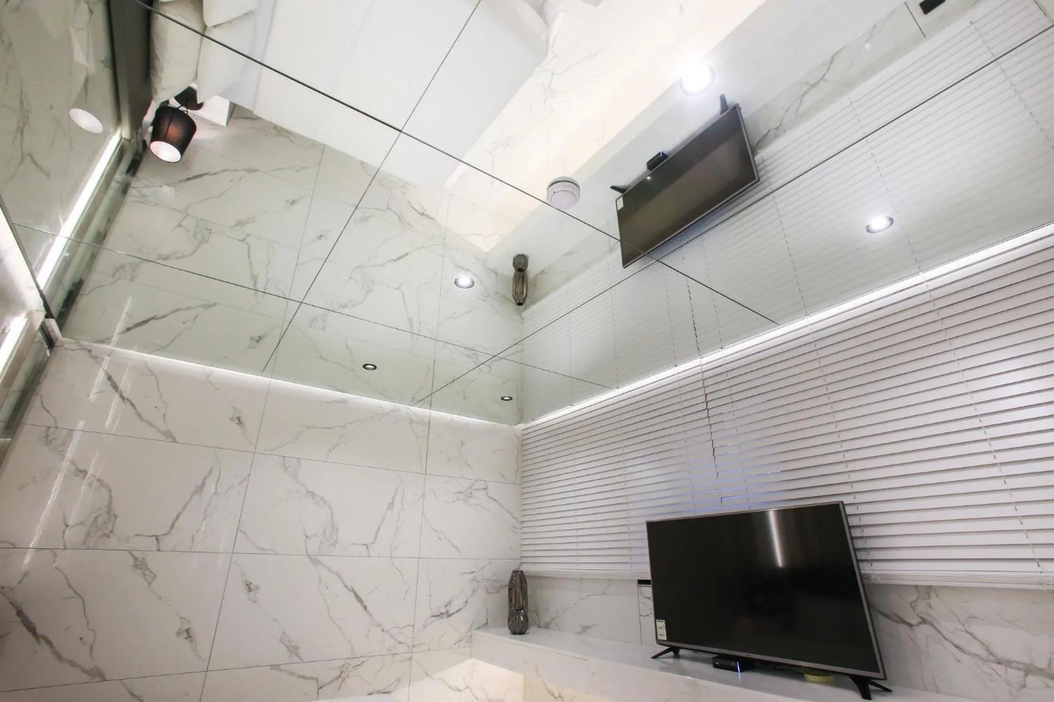 TV and multimedia in Hotel Star Premier Yeoksam