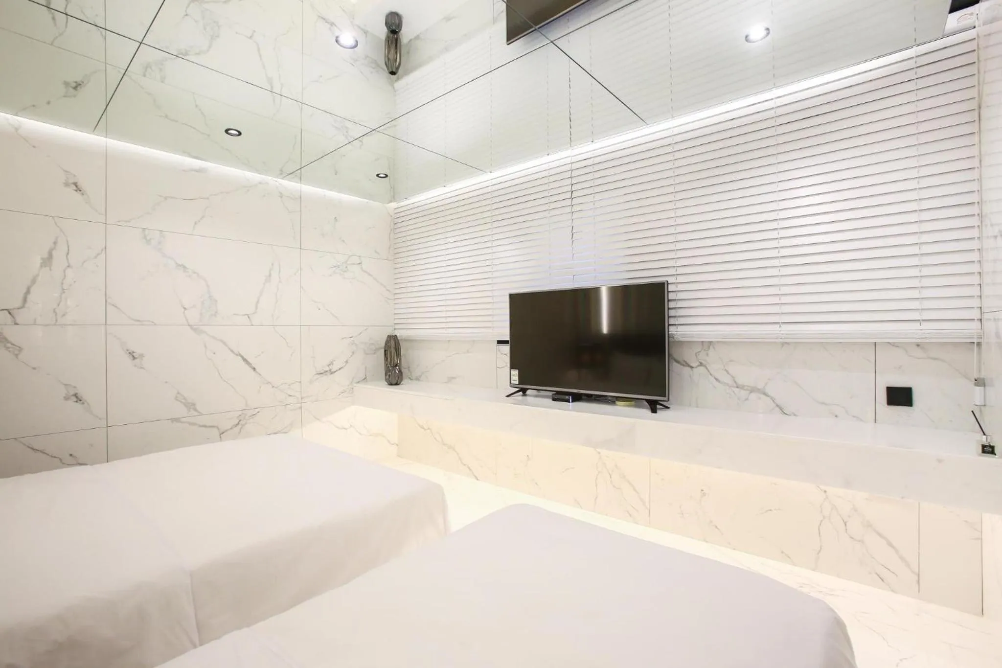 TV and multimedia in Hotel Star Premier Yeoksam