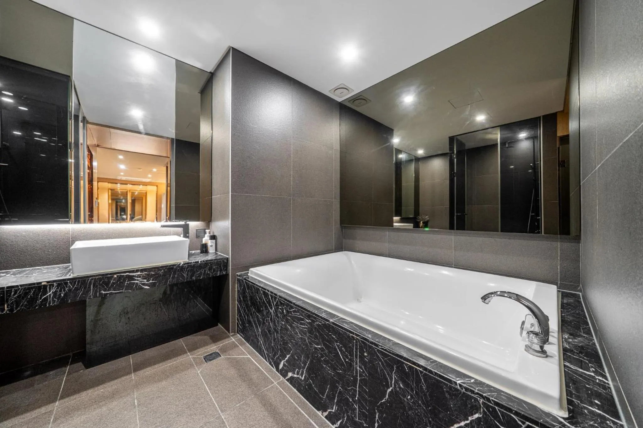 Hotel Star Premier Yeoksam