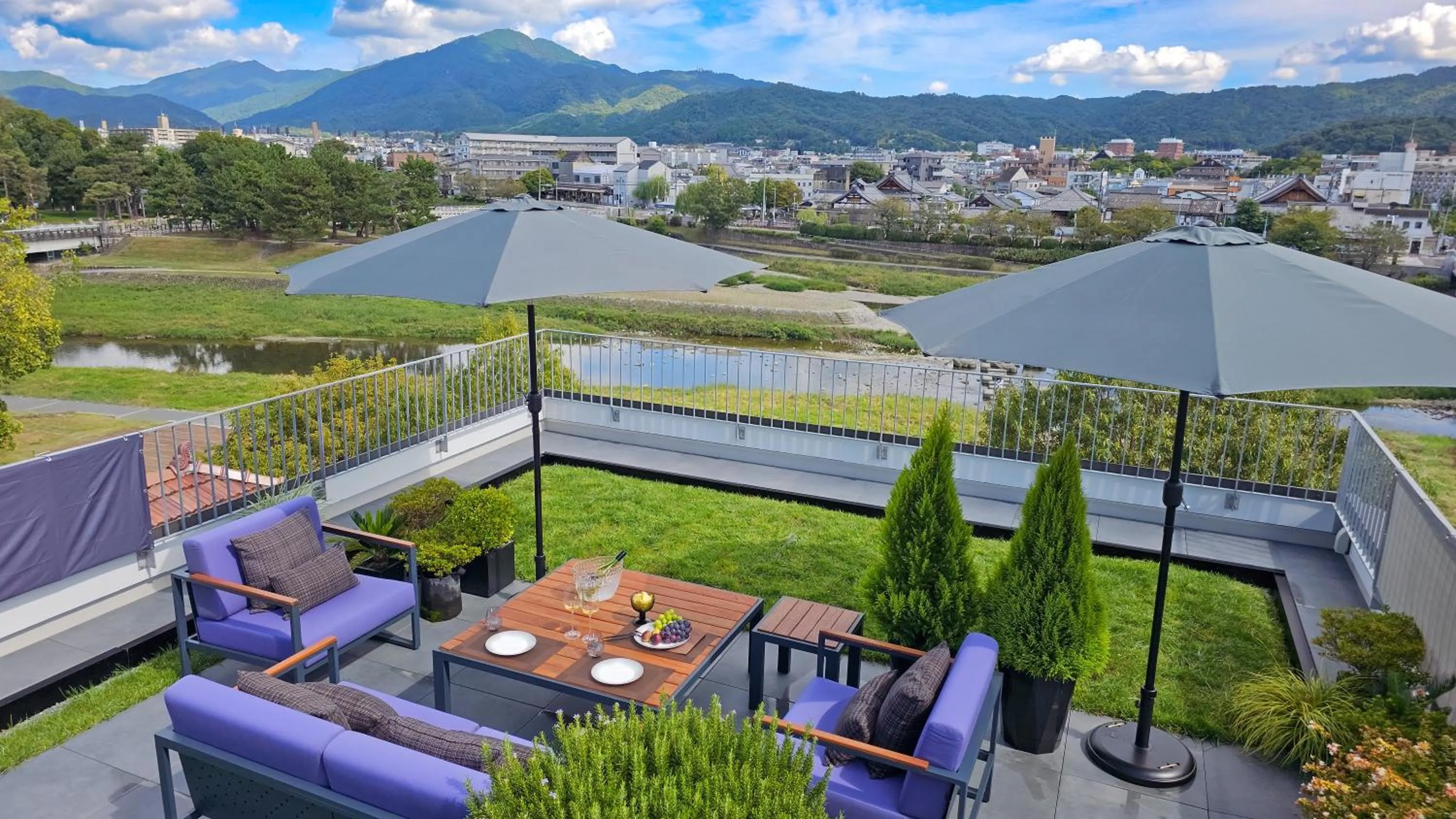 Restaurant/places to eat in Kamo Residences by Reflections