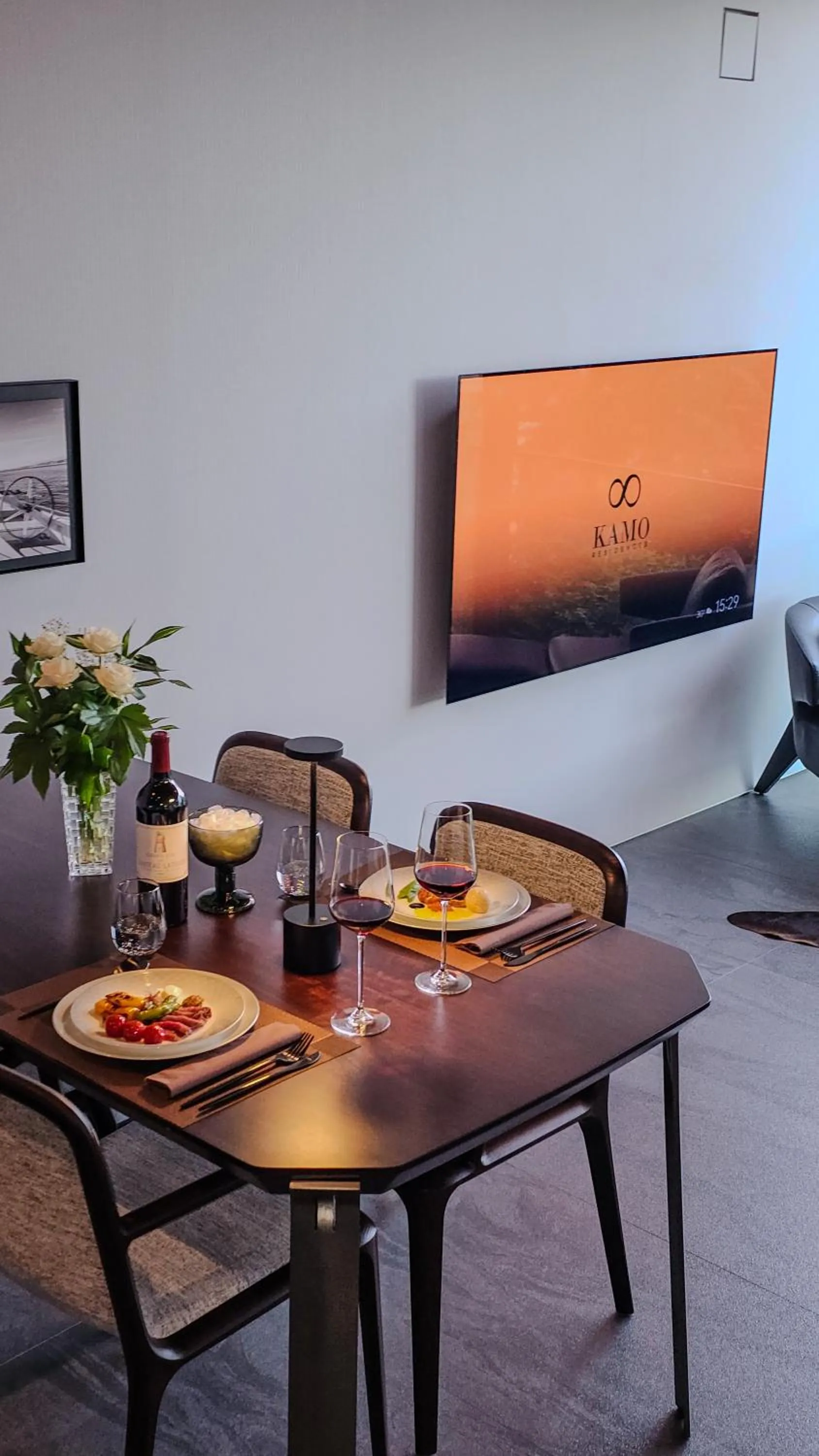 Restaurant/places to eat in Kamo Residences by Reflections