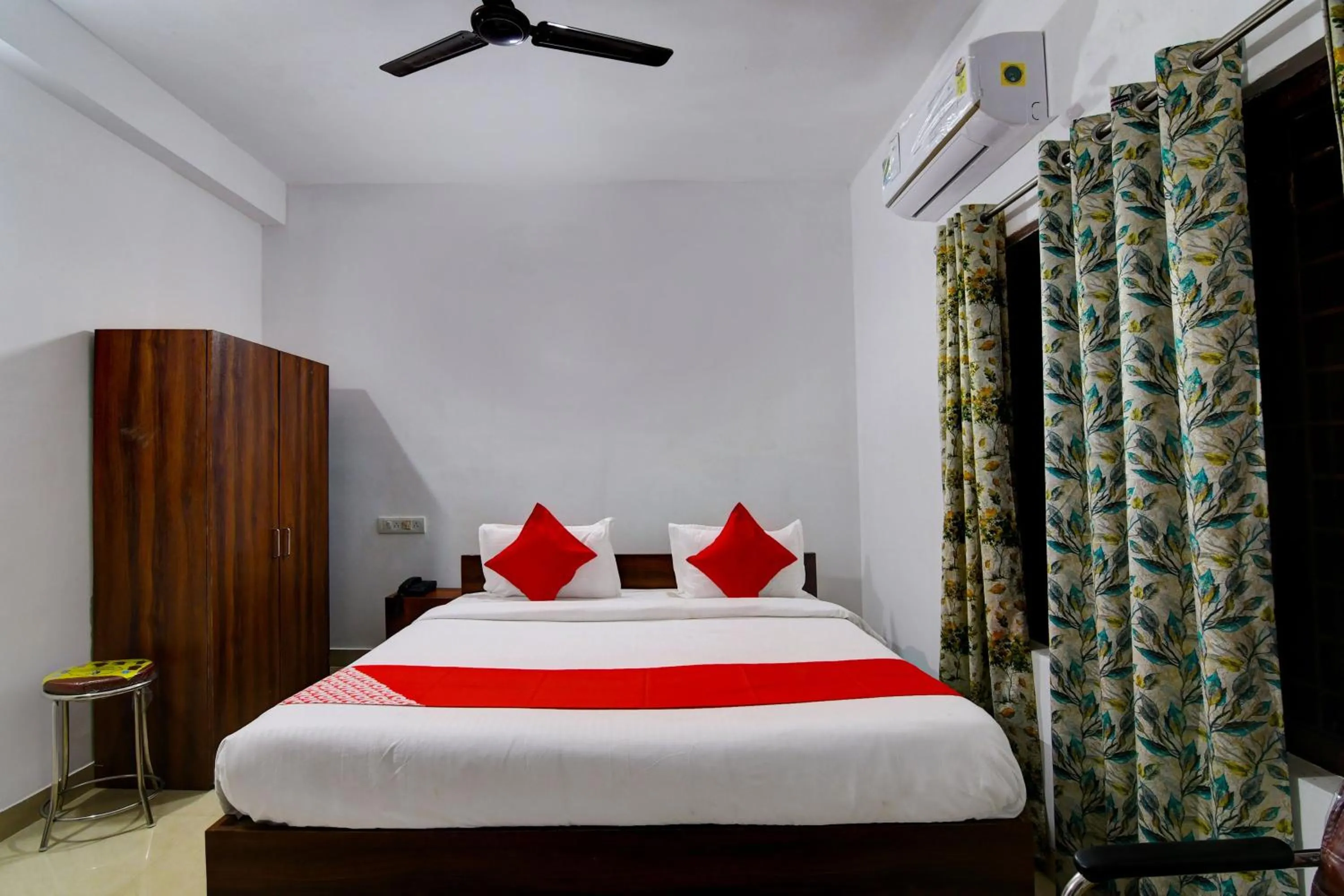 Bedroom in Hotel O Heaven Inn