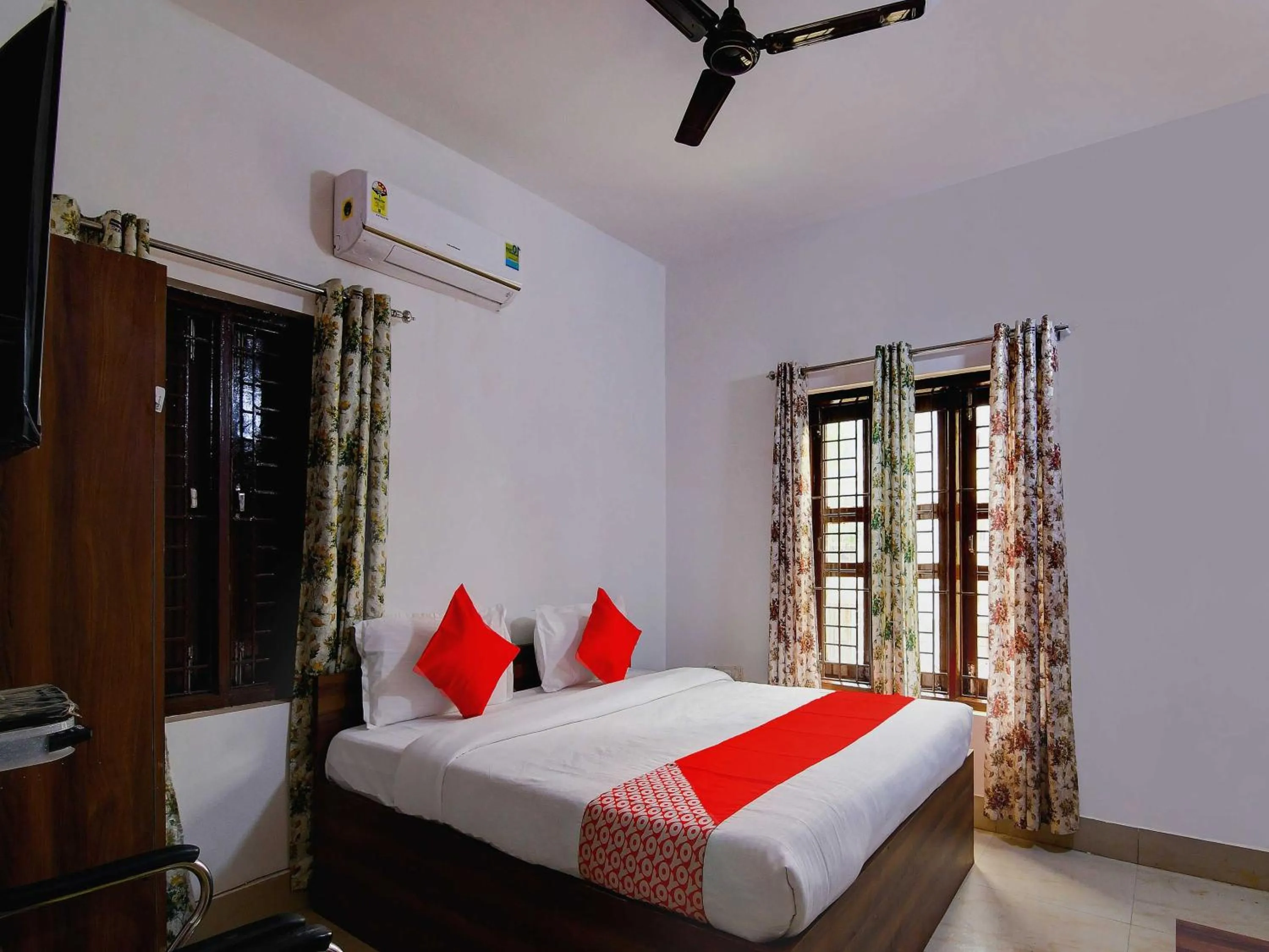 Bedroom in Hotel O Heaven Inn