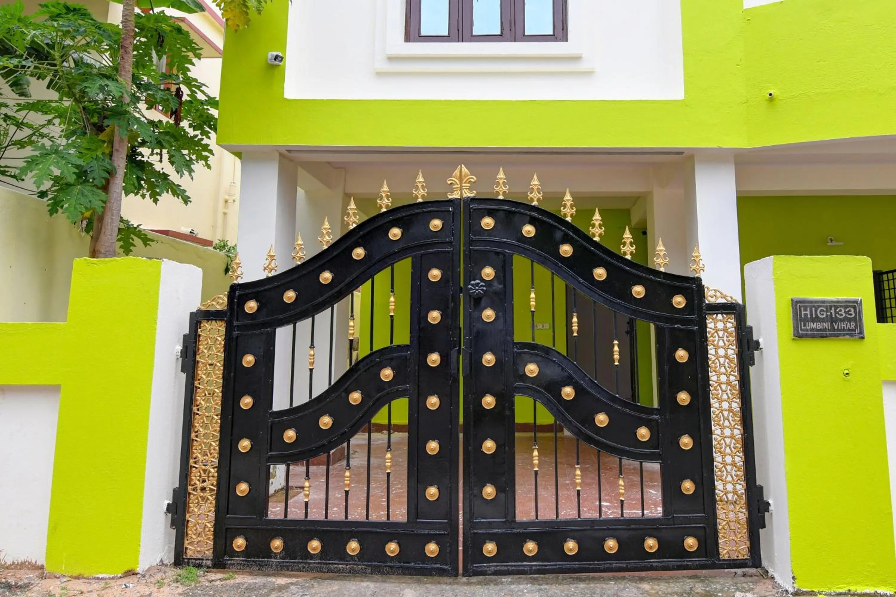 Facade/entrance in Hotel O Heaven Inn