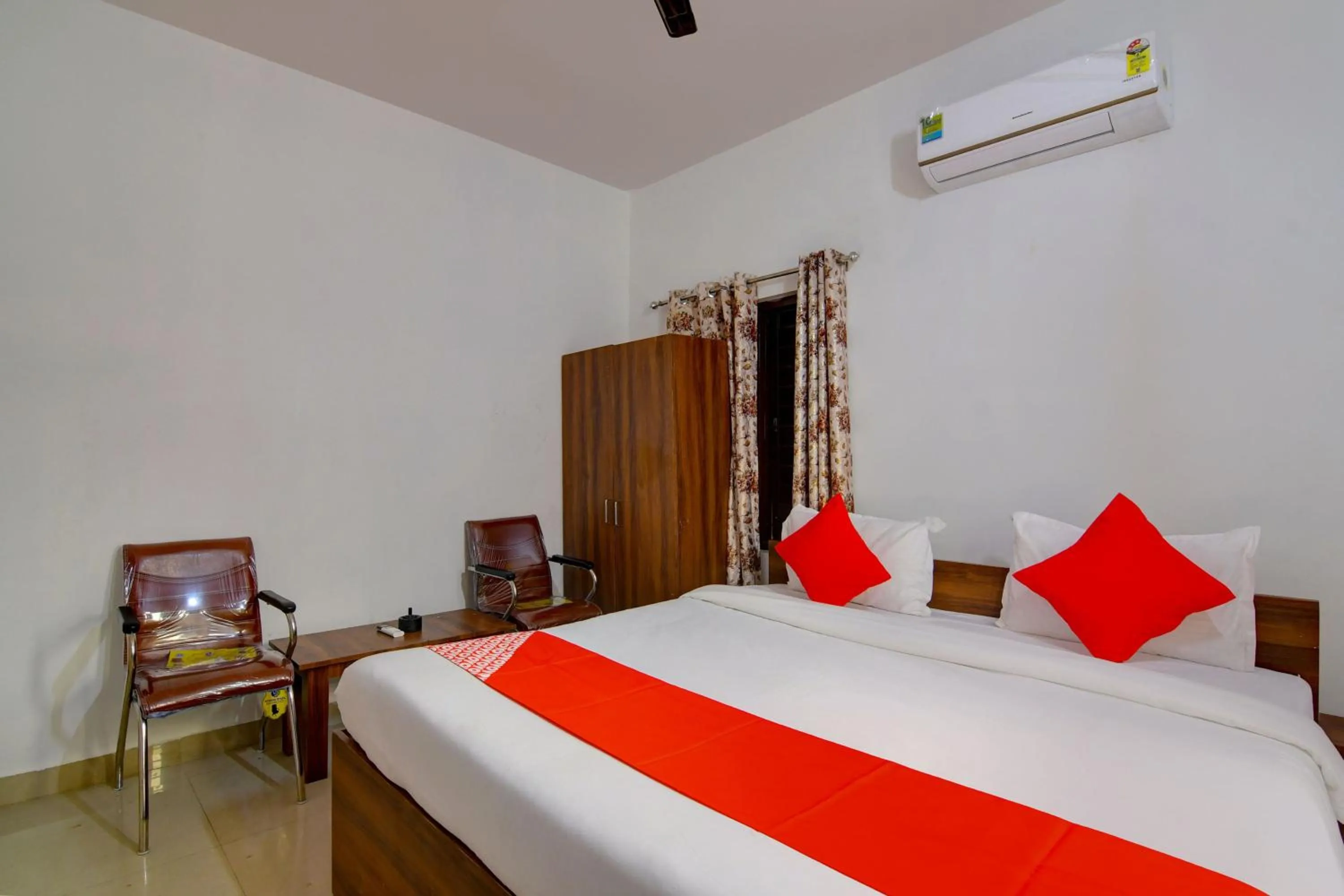 Bedroom in Hotel O Heaven Inn