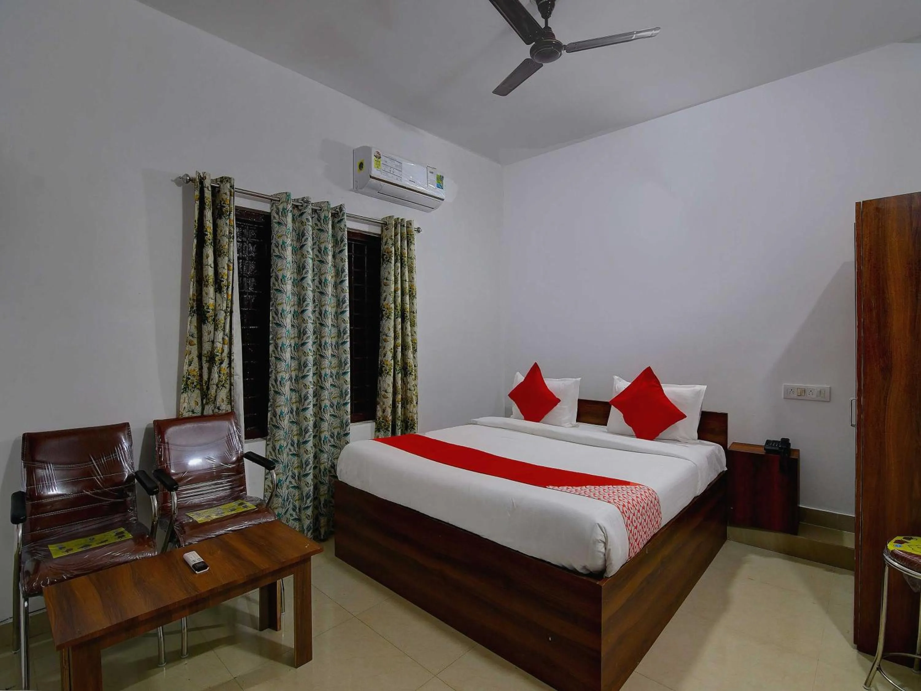 Bedroom in Hotel O Heaven Inn