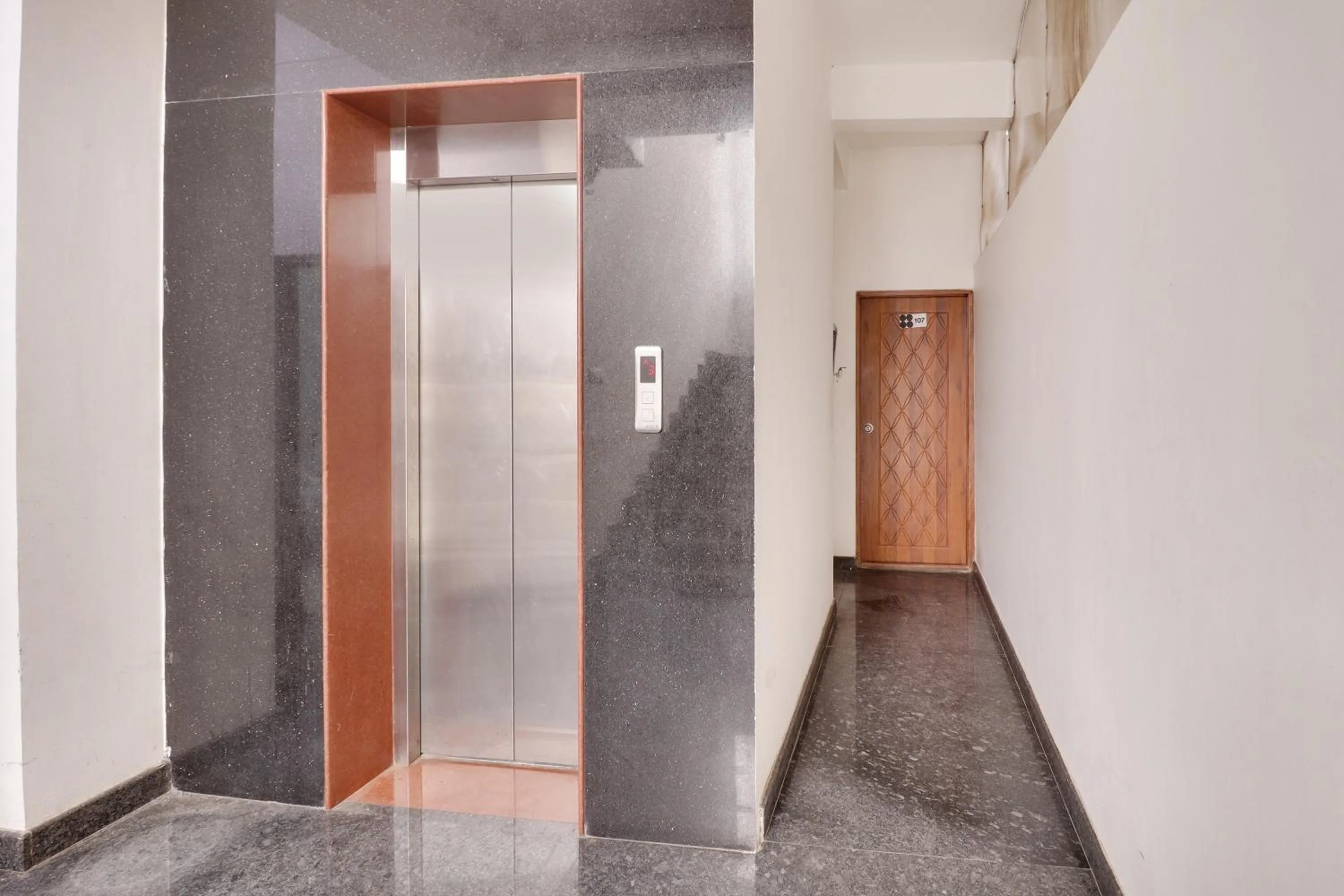 Lobby or reception in Hotel O New Grand Suites