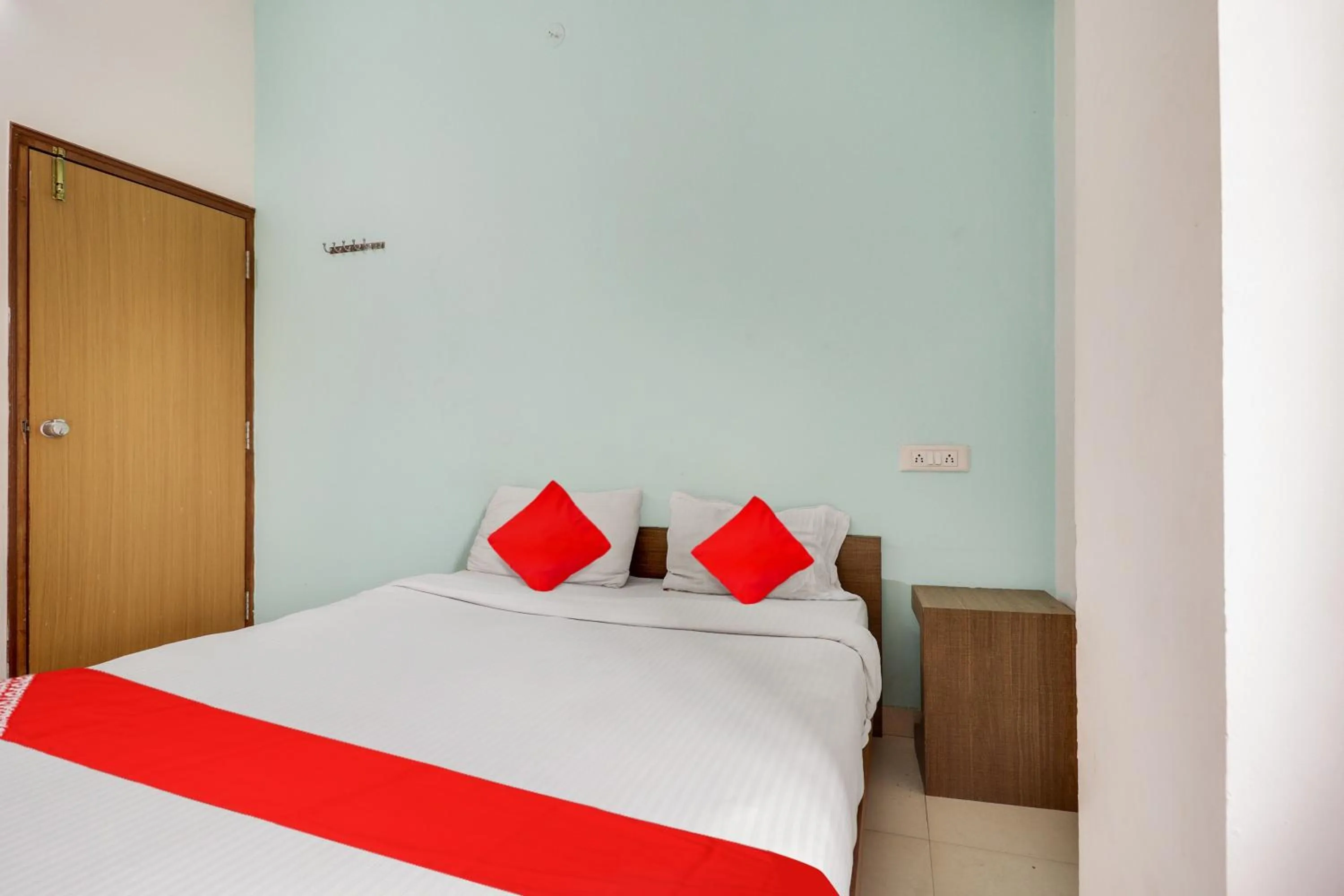 Bedroom, Bed in Hotel O New Grand Suites