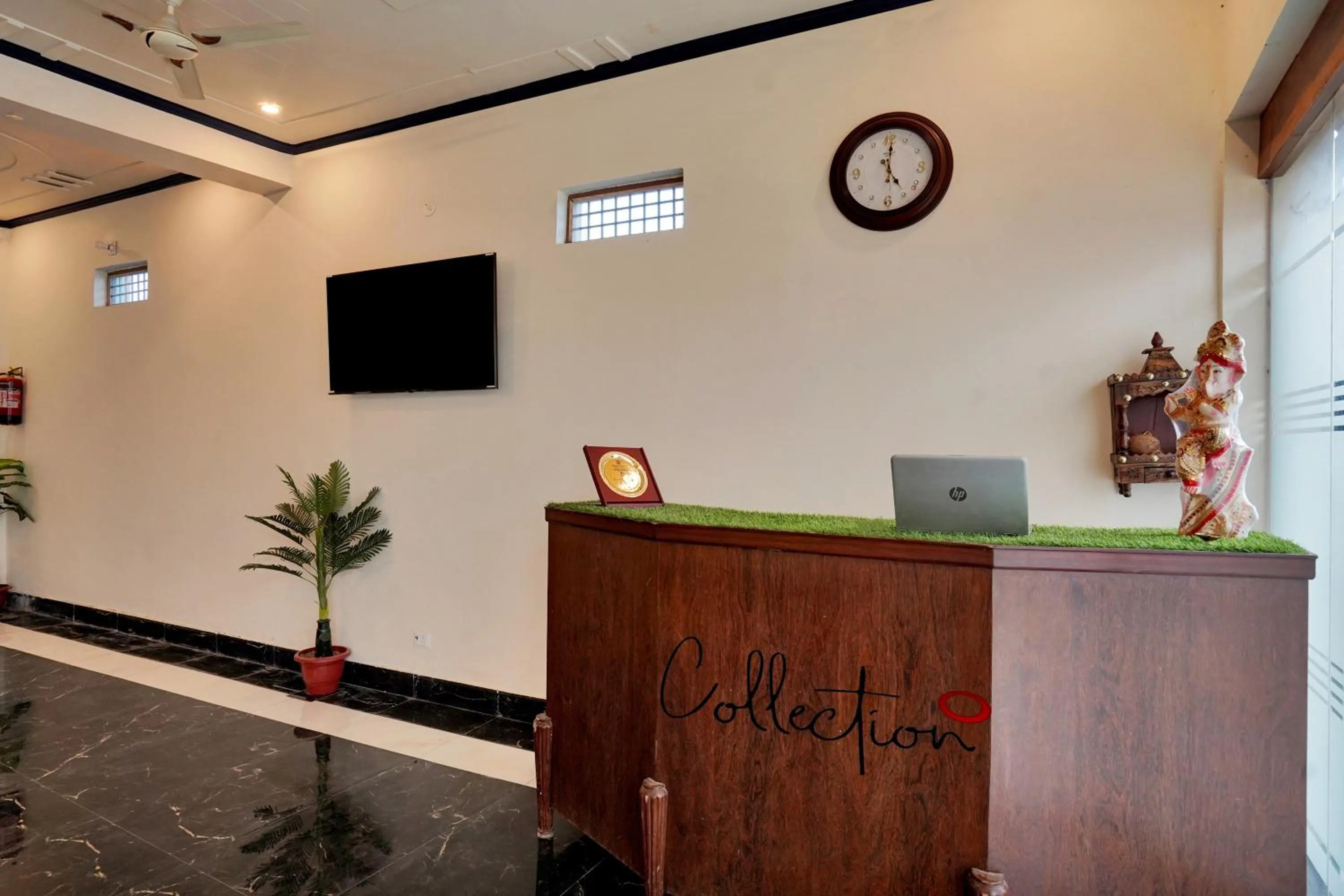 Lobby or reception in Collection O Trihans Mantion Hotel