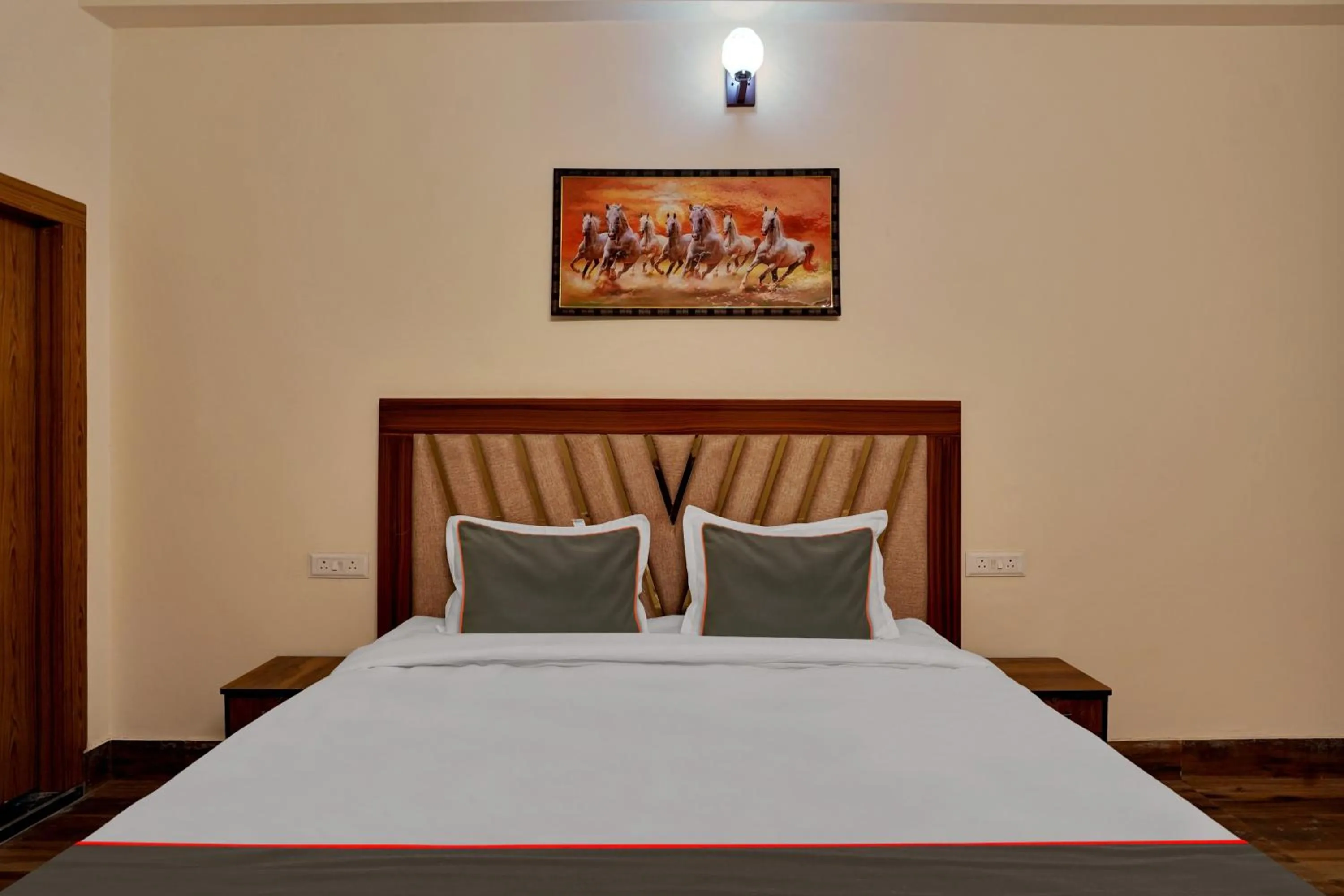 Bedroom in Collection O Trihans Mantion Hotel