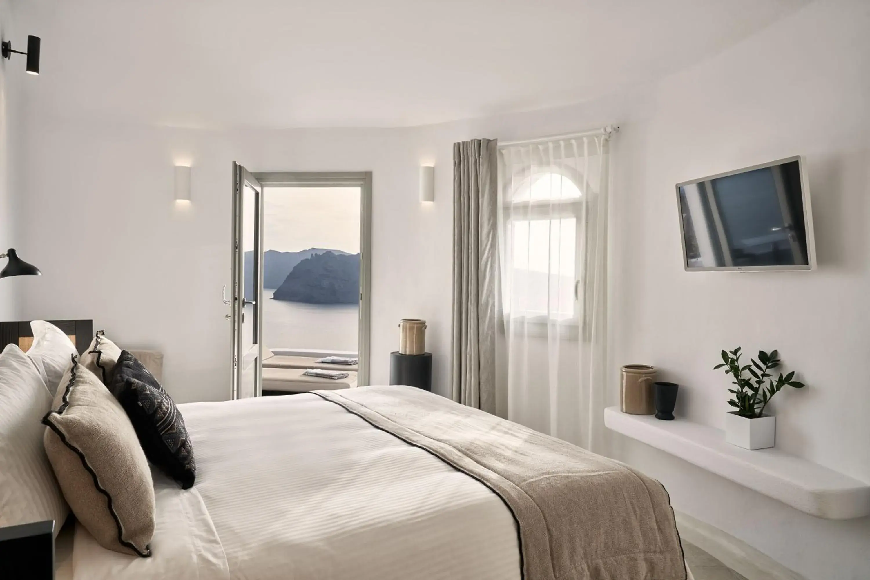 Double Room with Caldera View in Charisma Suites Double Room with Caldera View in Charisma Suites