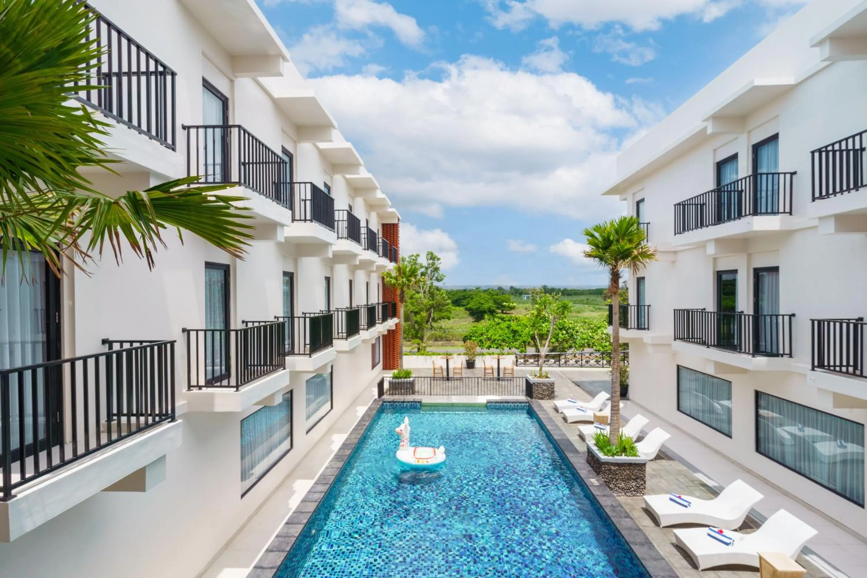 Swimming pool in Swiss-Belcourt Lombok