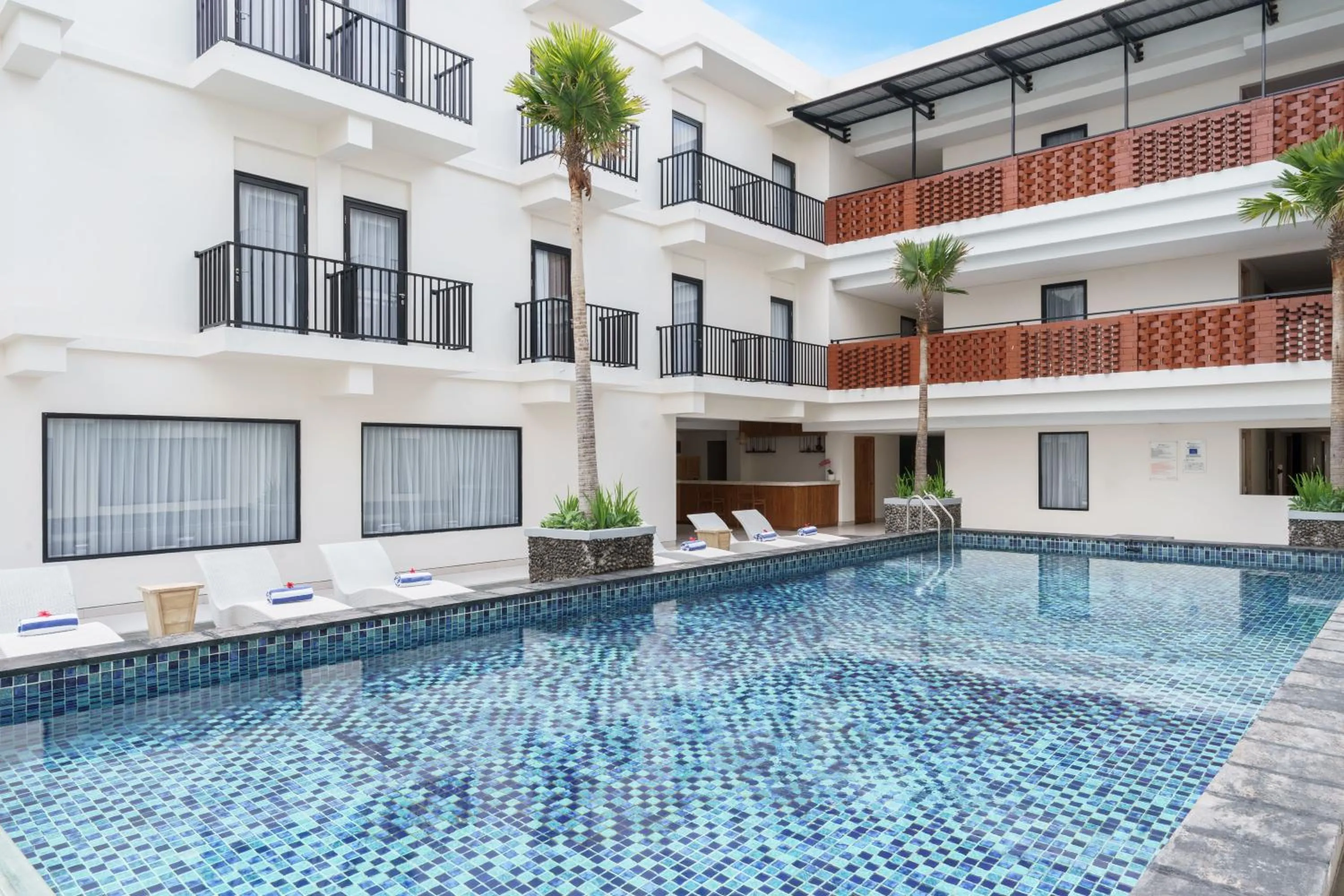 Swimming pool in Swiss-Belcourt Lombok