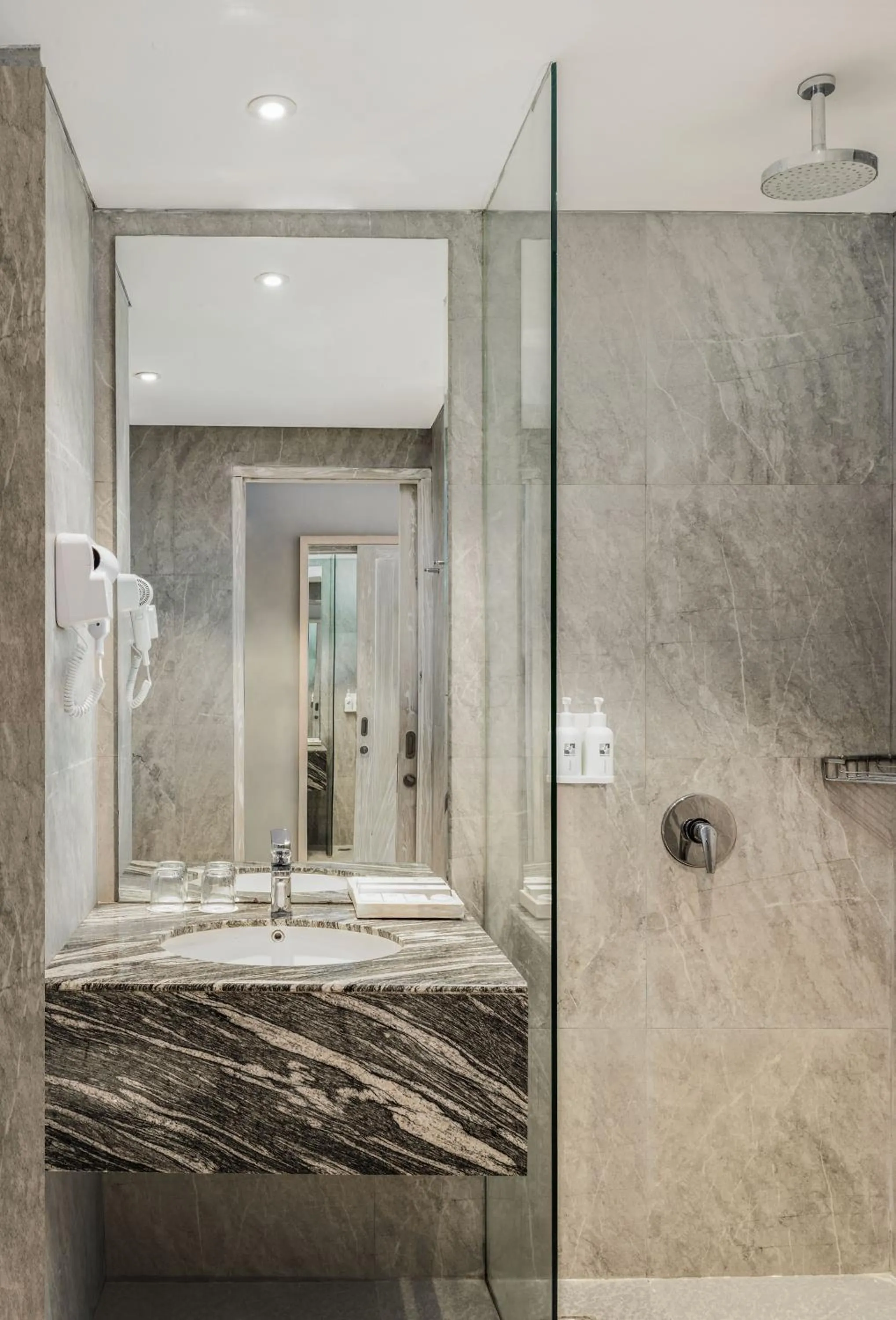 Shower in Swiss-Belcourt Lombok