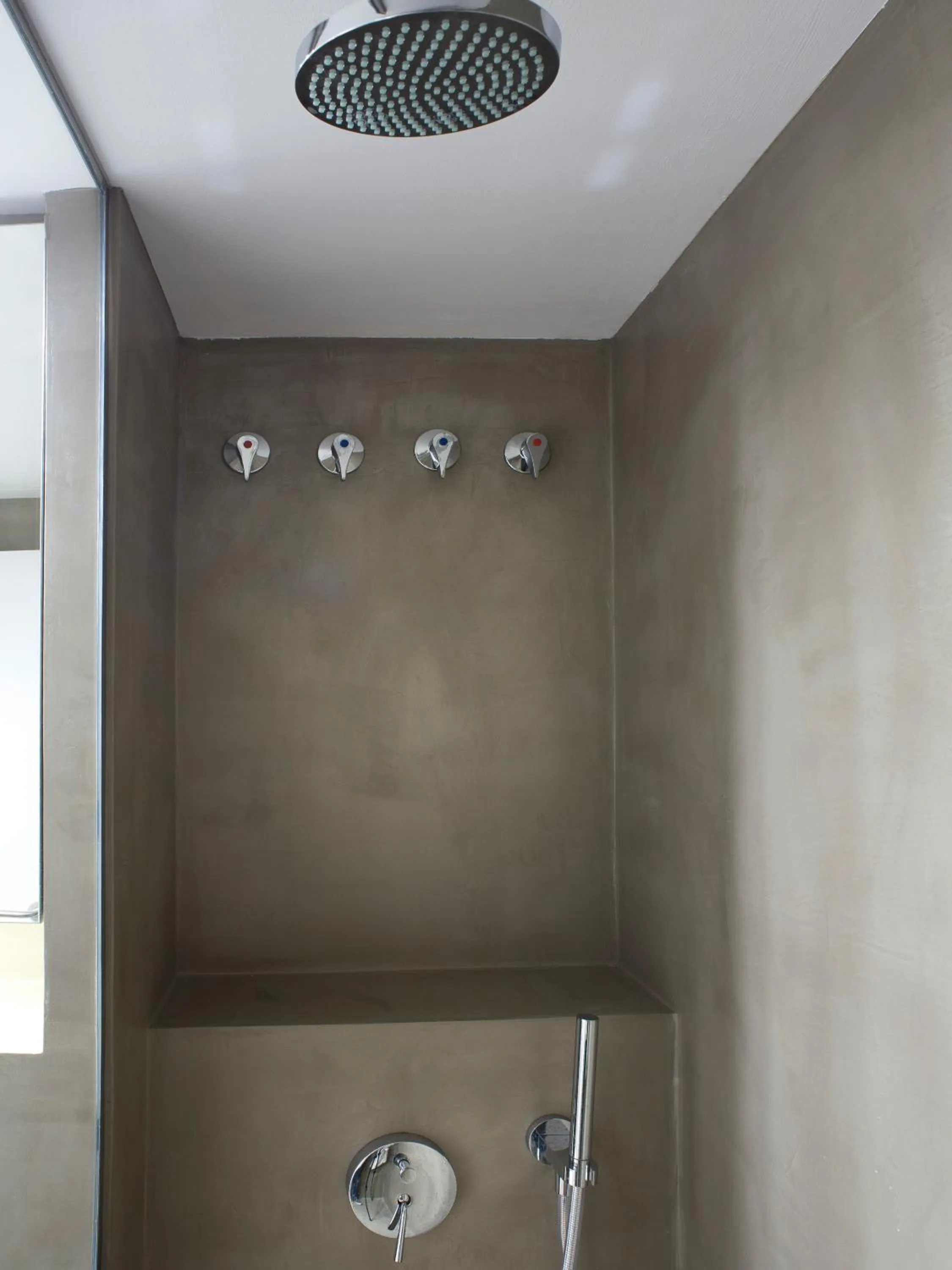 Shower in Best House Best Place