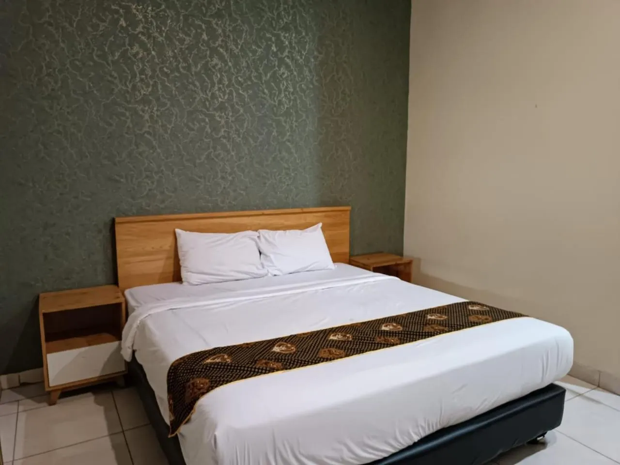 Bedroom, Bed in Shafira Hotel Yogyakarta