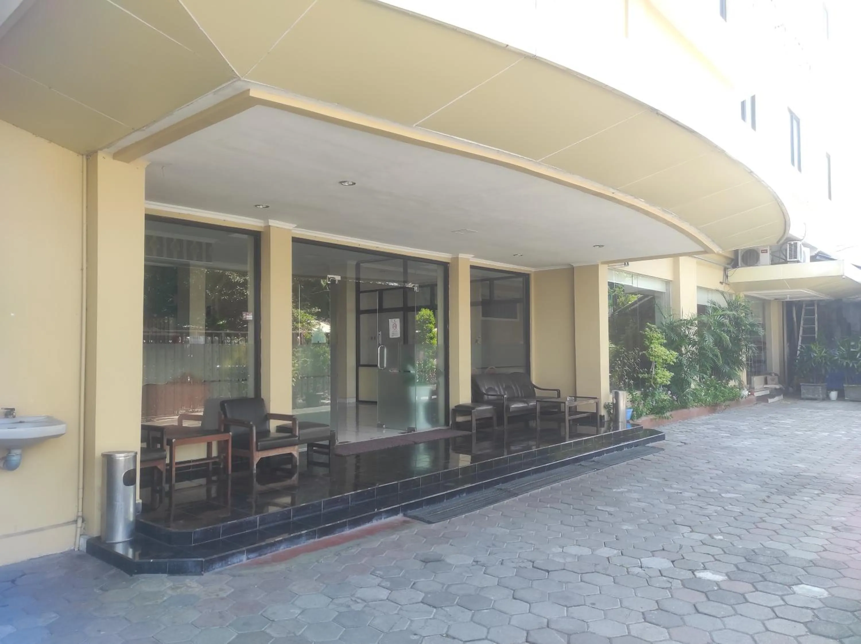 Lobby or reception in Shafira Hotel Yogyakarta