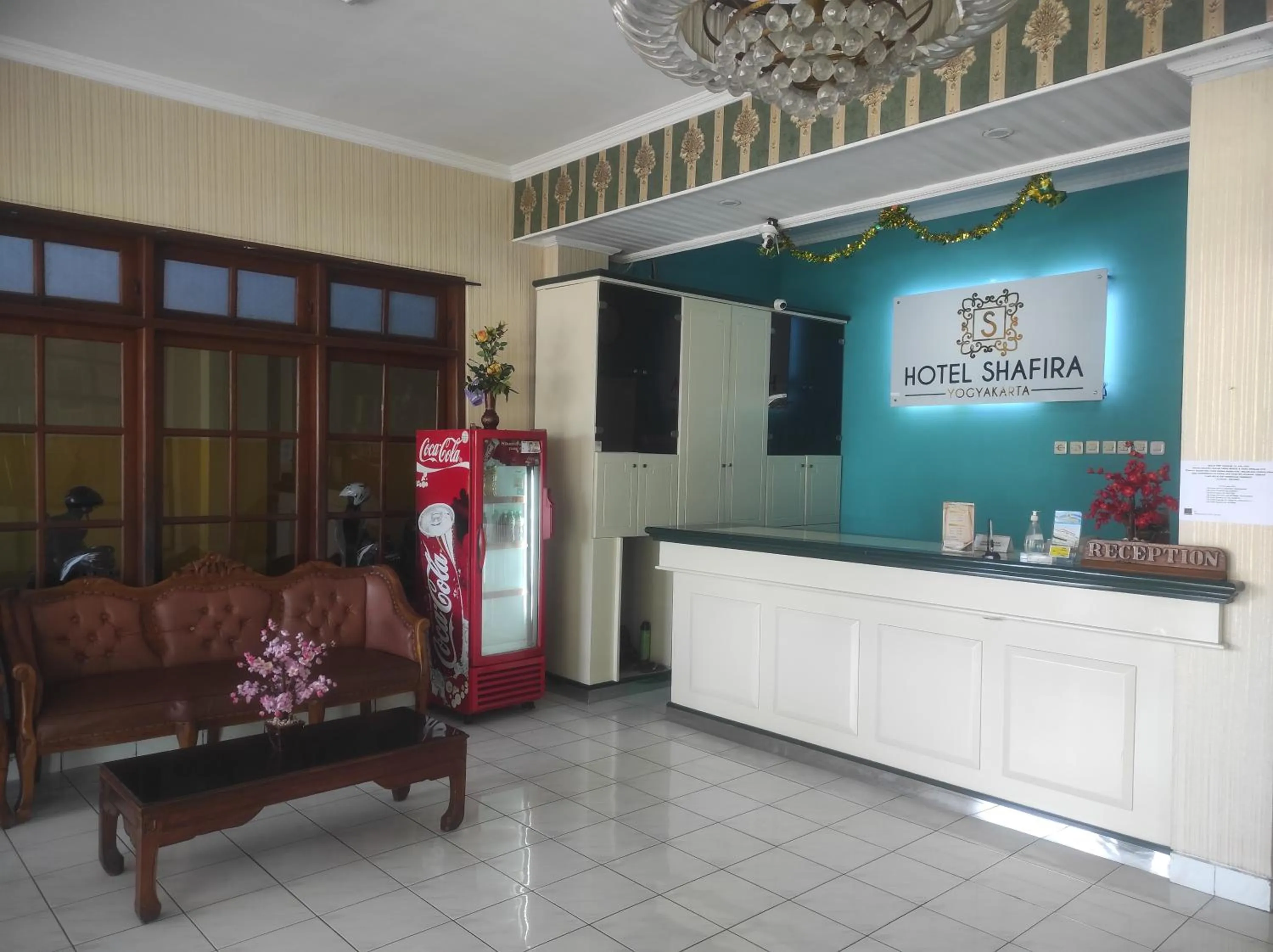Lobby or reception in Shafira Hotel Yogyakarta