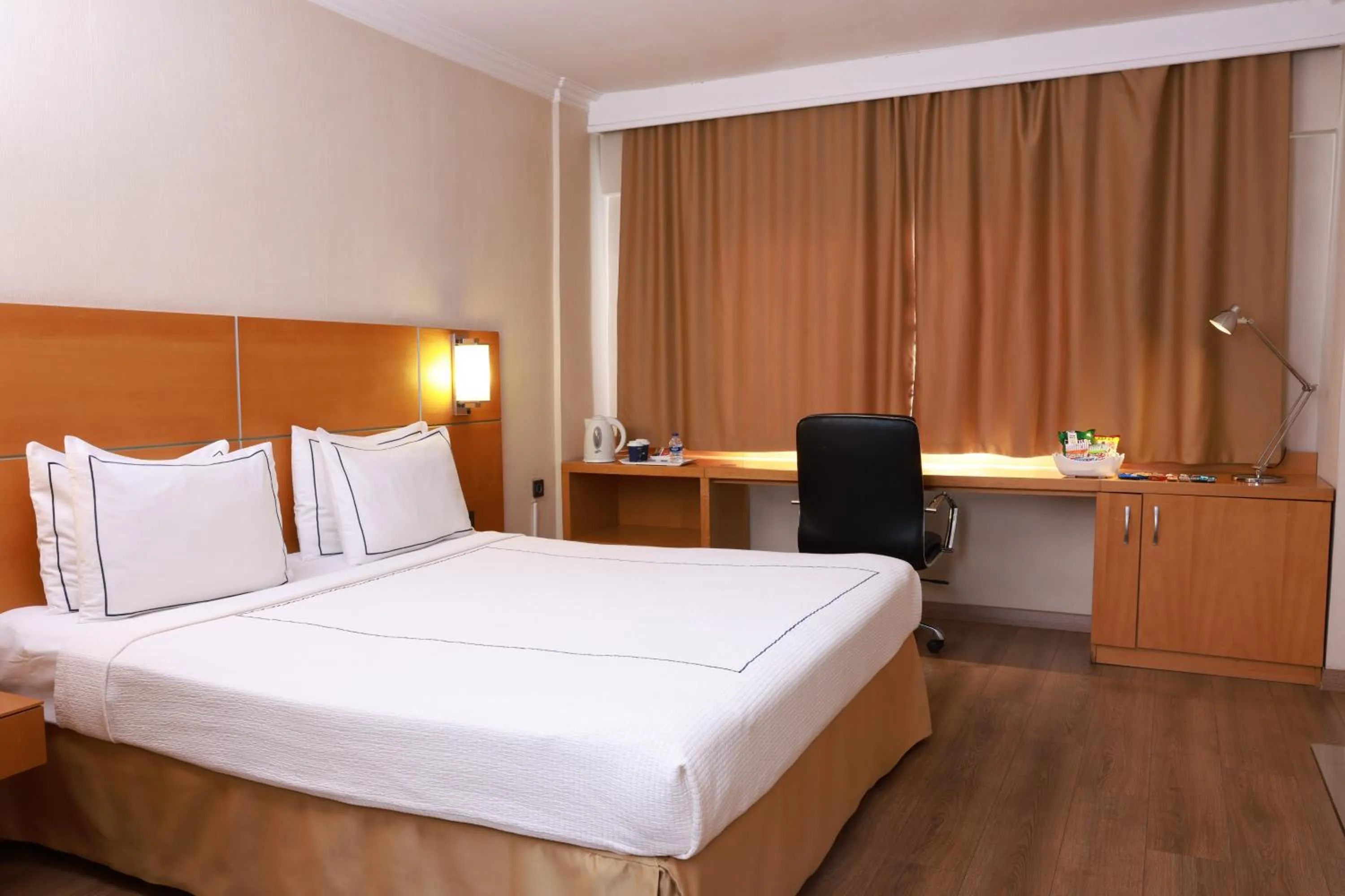 Photo of the whole room, Bed in Anemon Kent Ege Otel