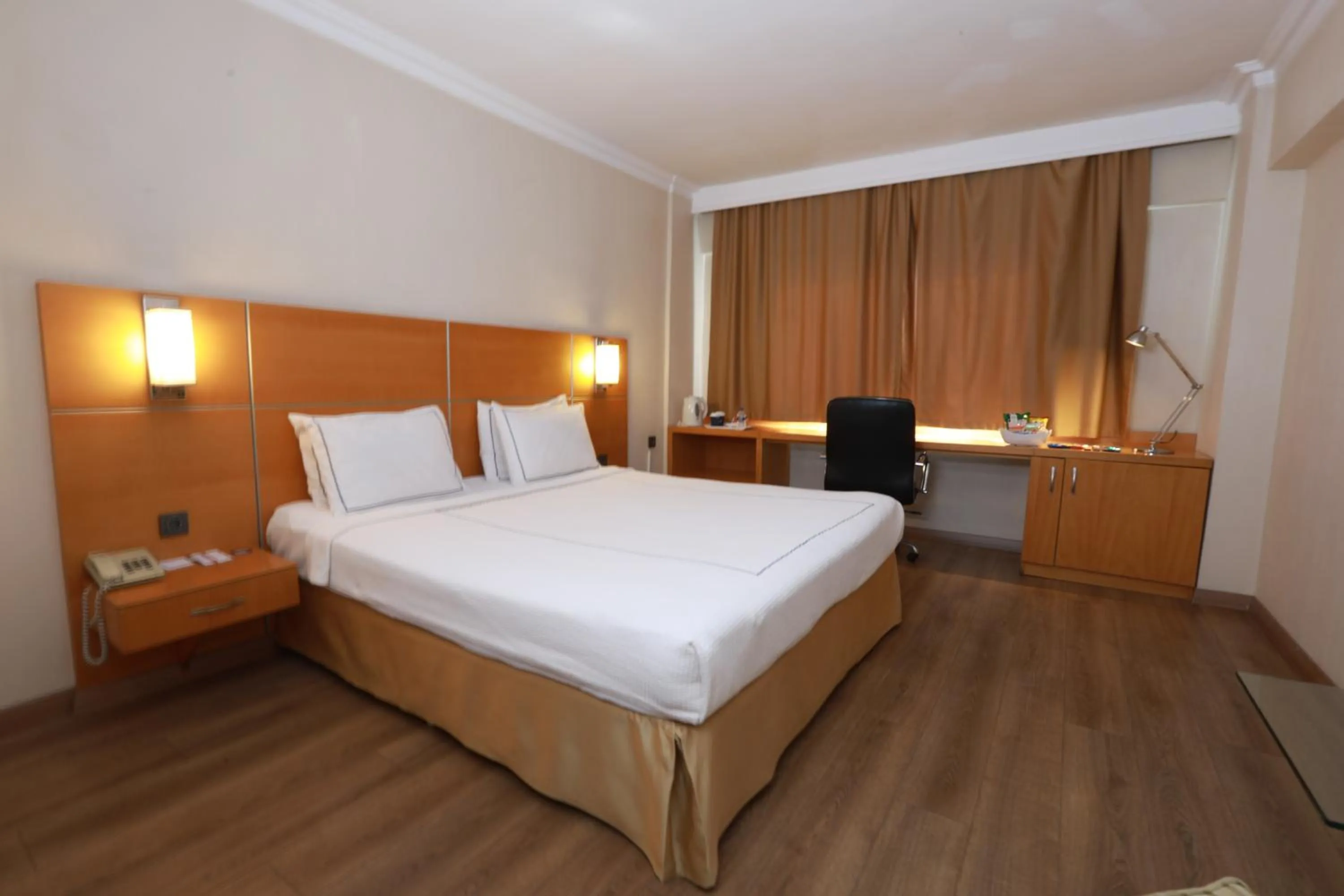 Photo of the whole room, Bed in Anemon Kent Ege Otel