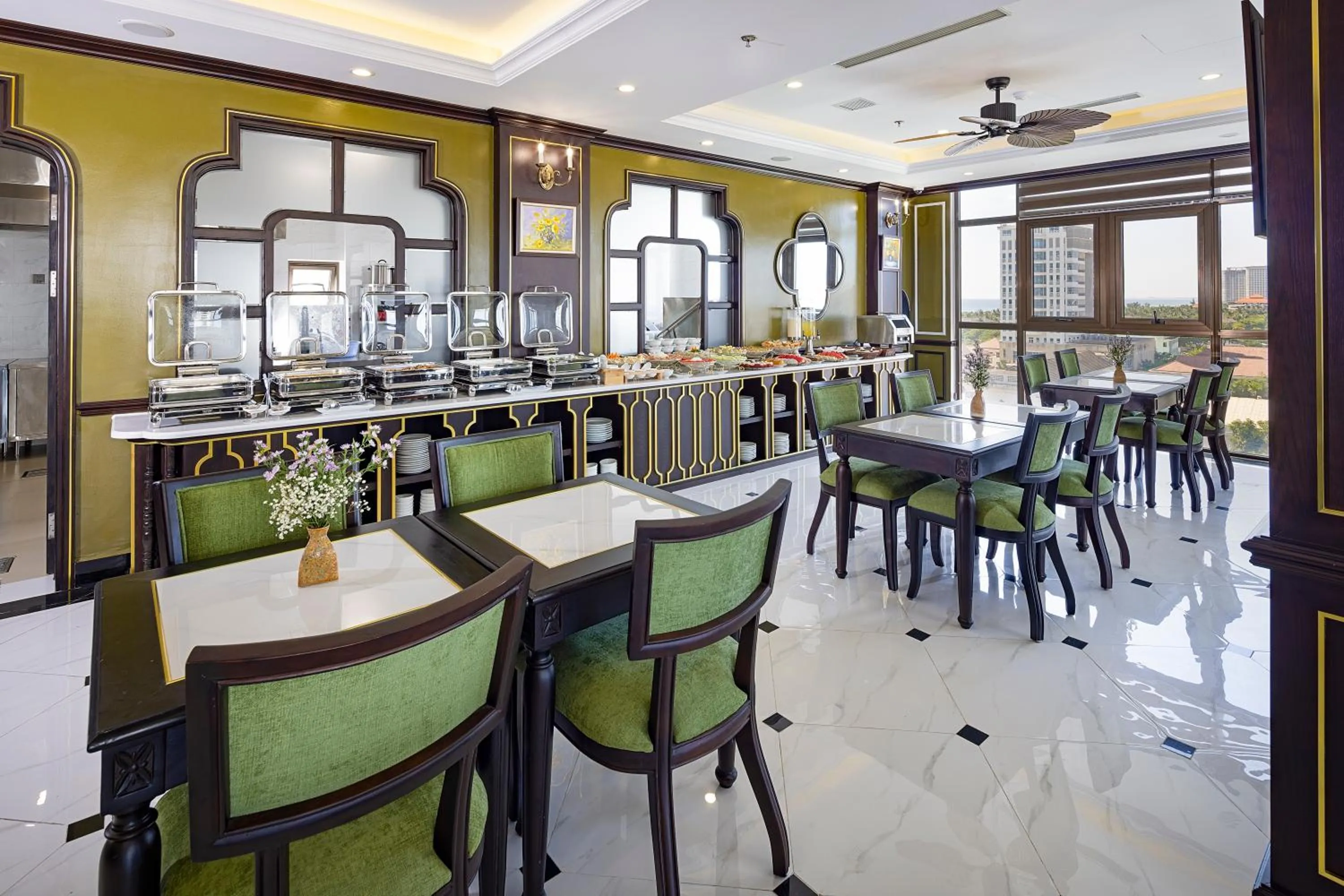 Restaurant/places to eat in Charming beauty hotel