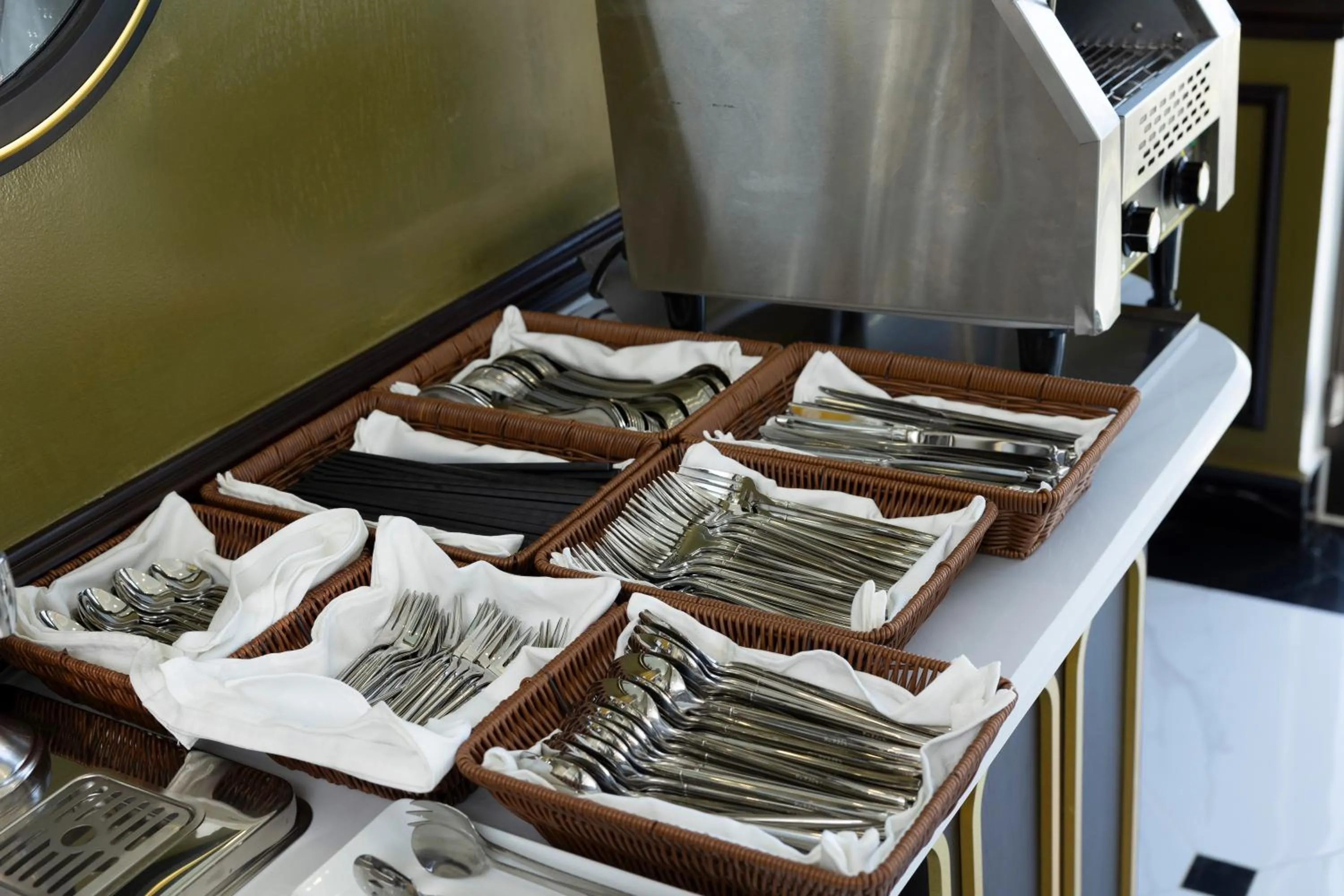 Restaurant/places to eat in Charming beauty hotel