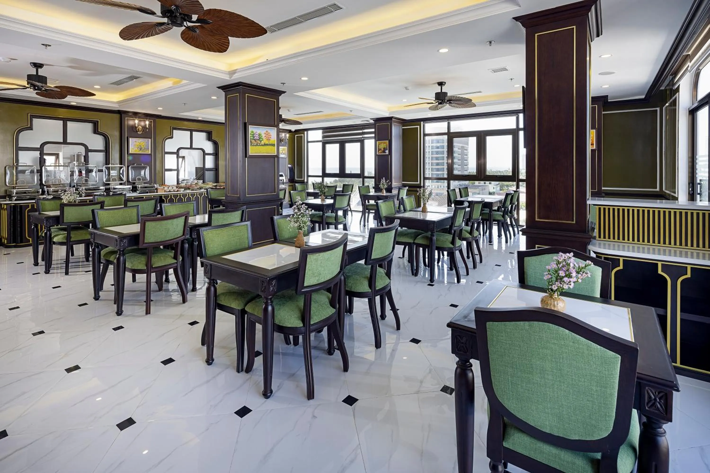 Restaurant/places to eat in Charming beauty hotel