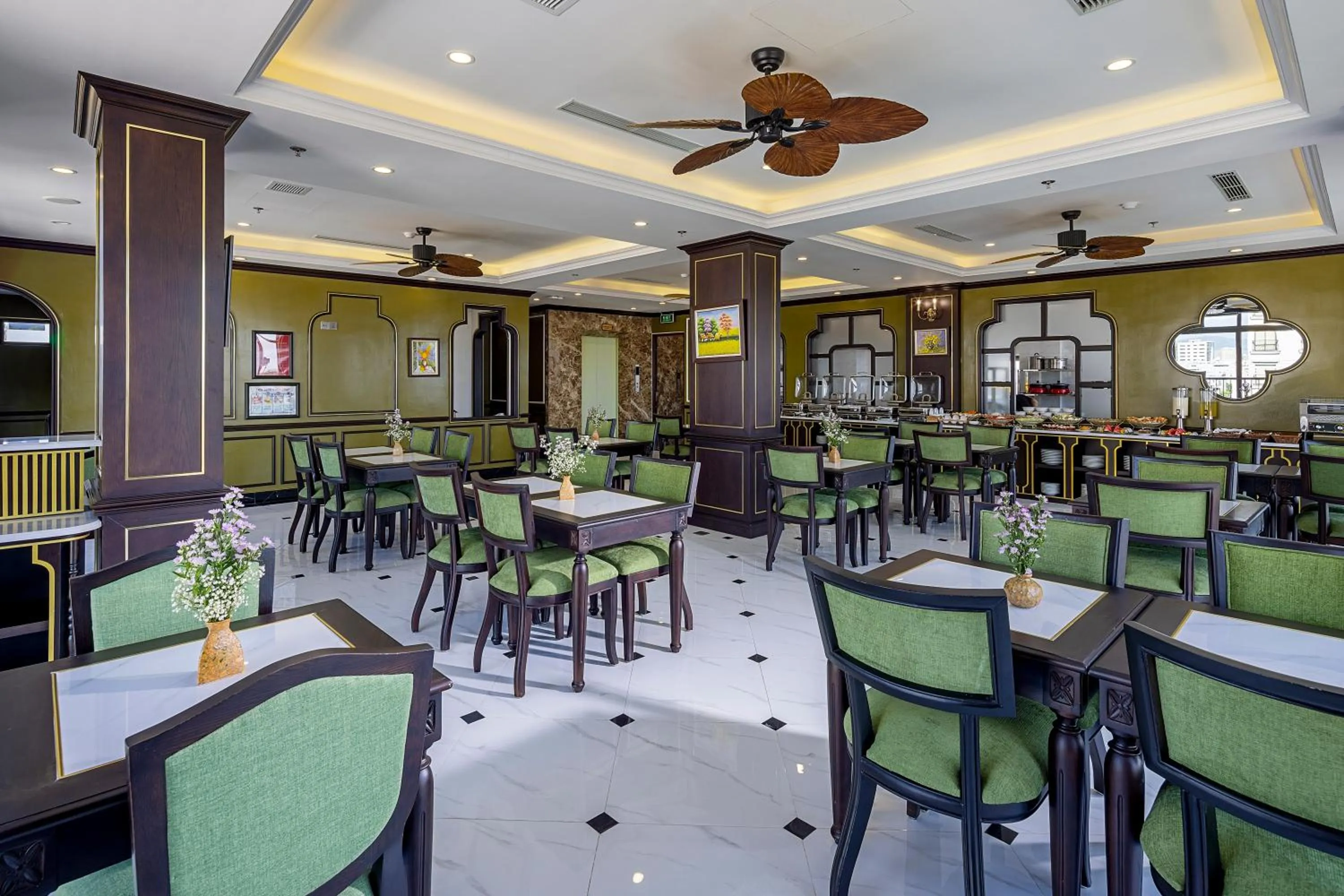 Restaurant/places to eat in Charming beauty hotel