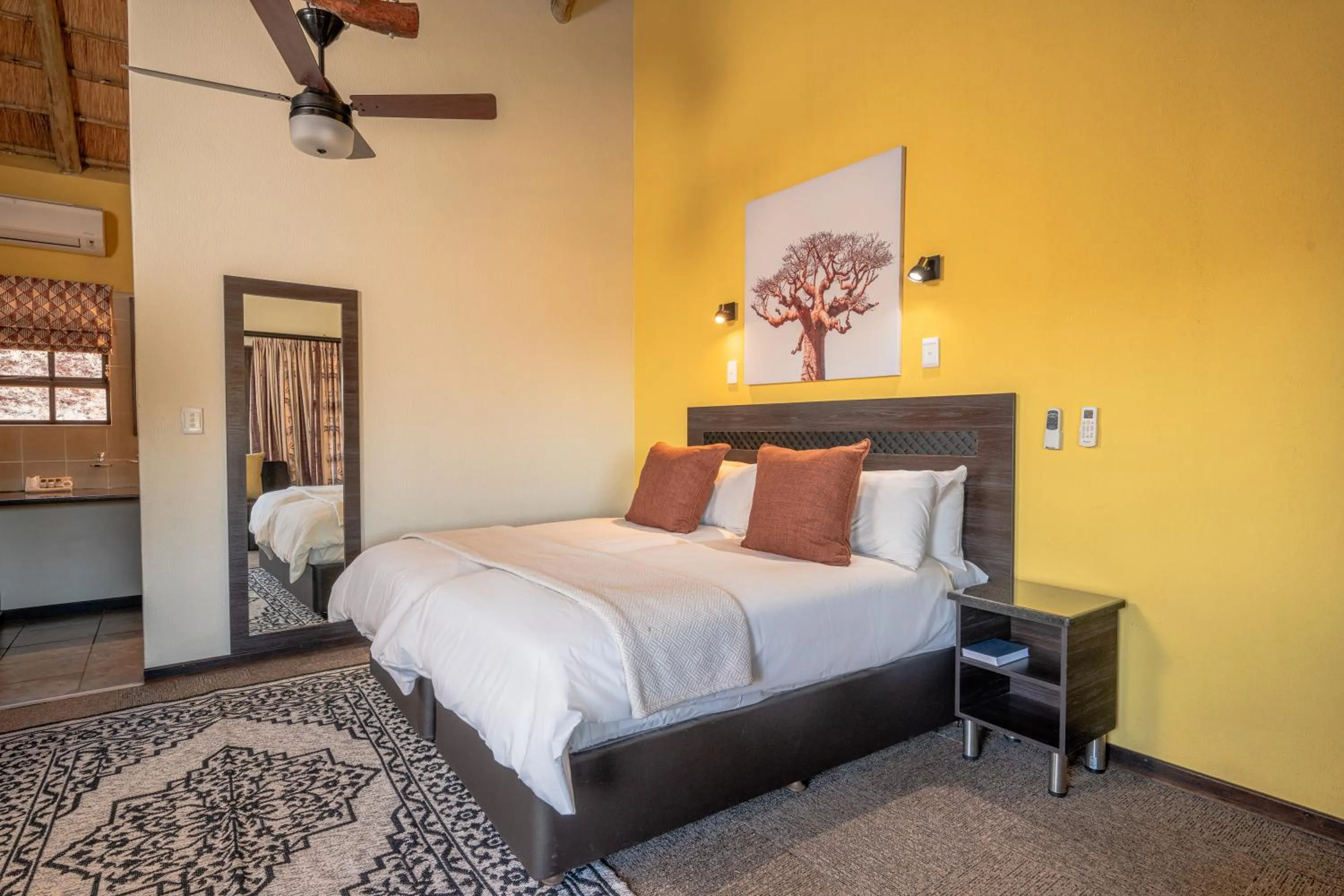 Bed in Hannah Game Lodge