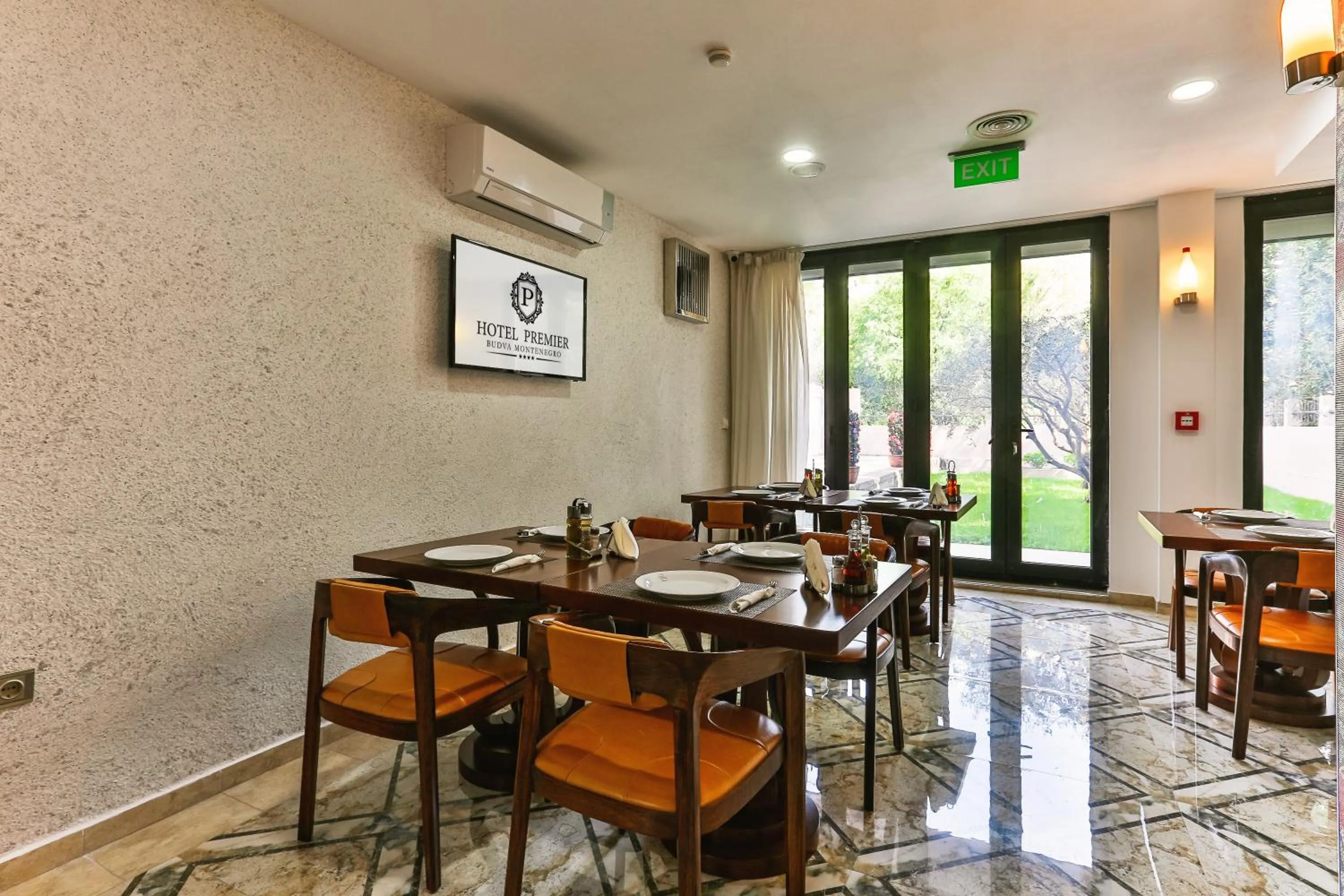 Restaurant/places to eat in Hotel Premier