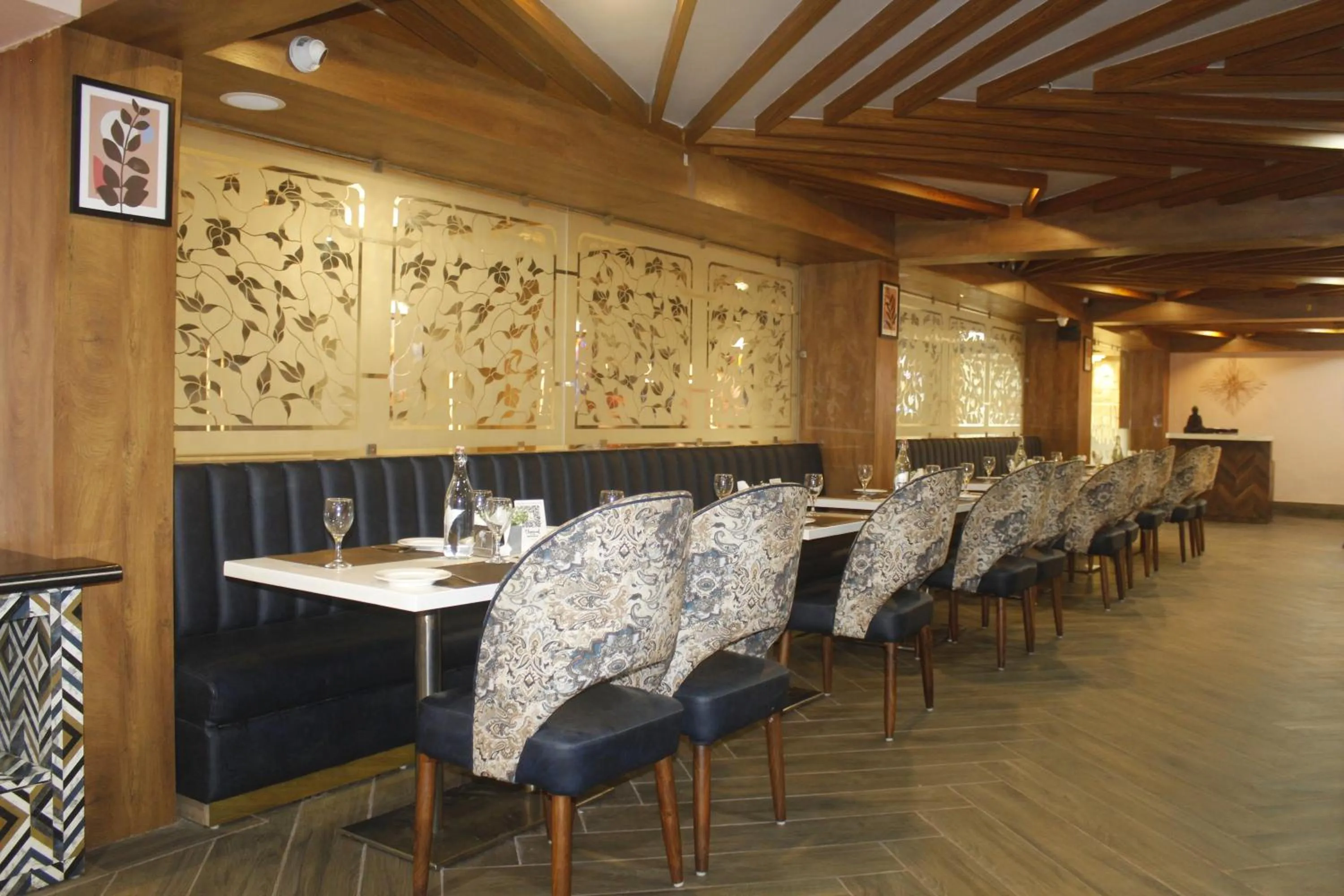 Restaurant/places to eat in LUXUS INN