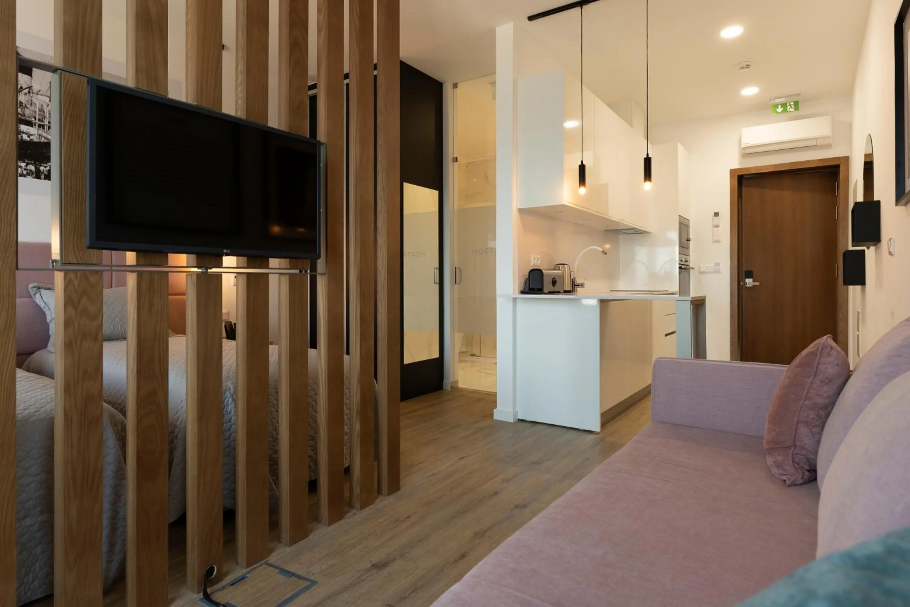 TV and multimedia in Horta Bay