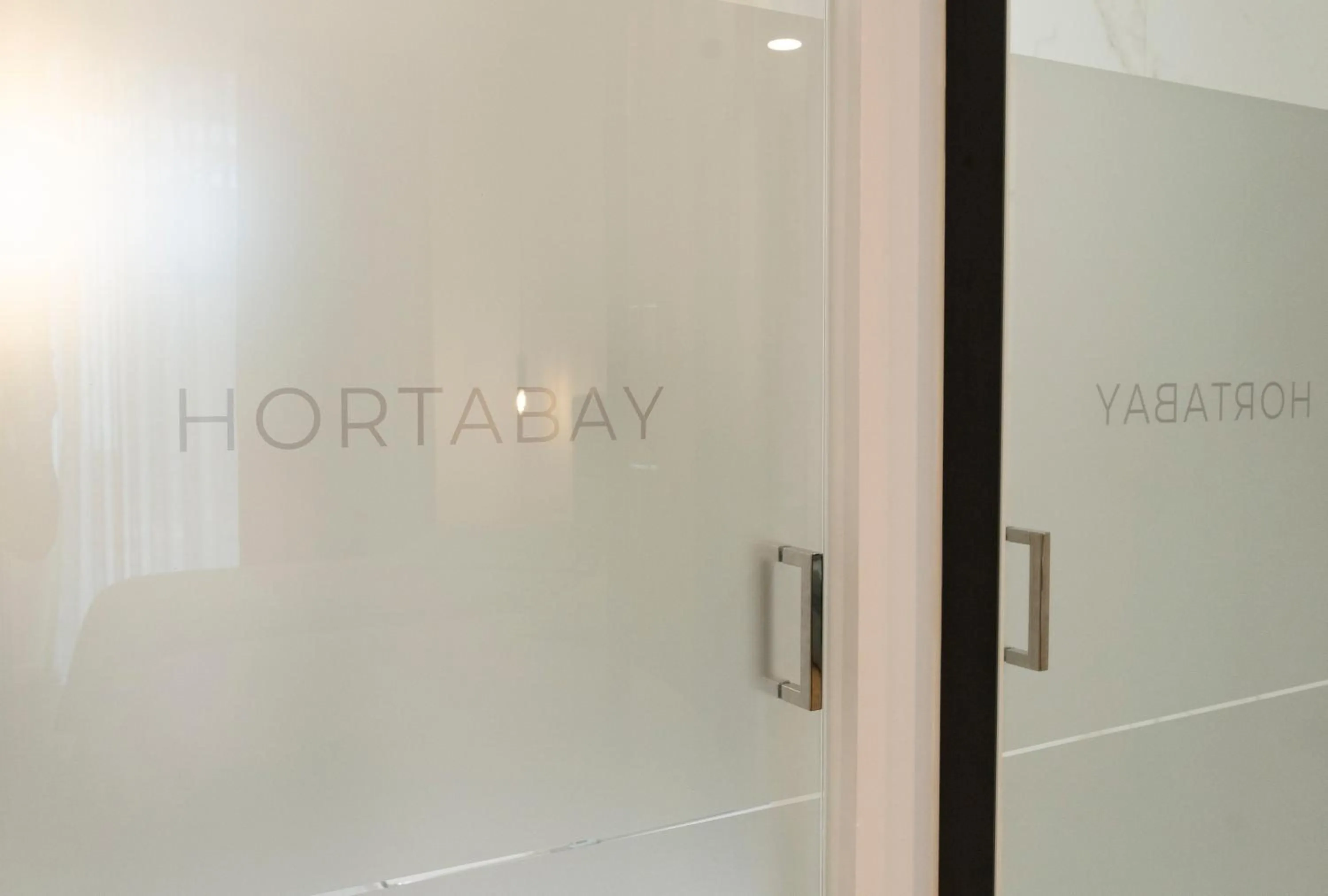 Text overlay in Horta Bay