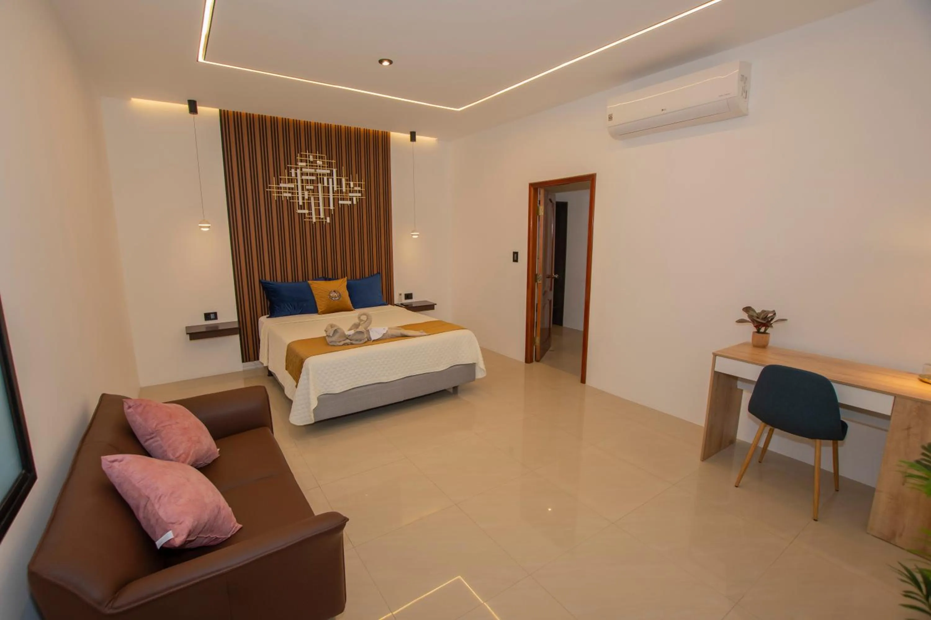 Bed in Blue Marlin Galápagos, Hotel & SPA