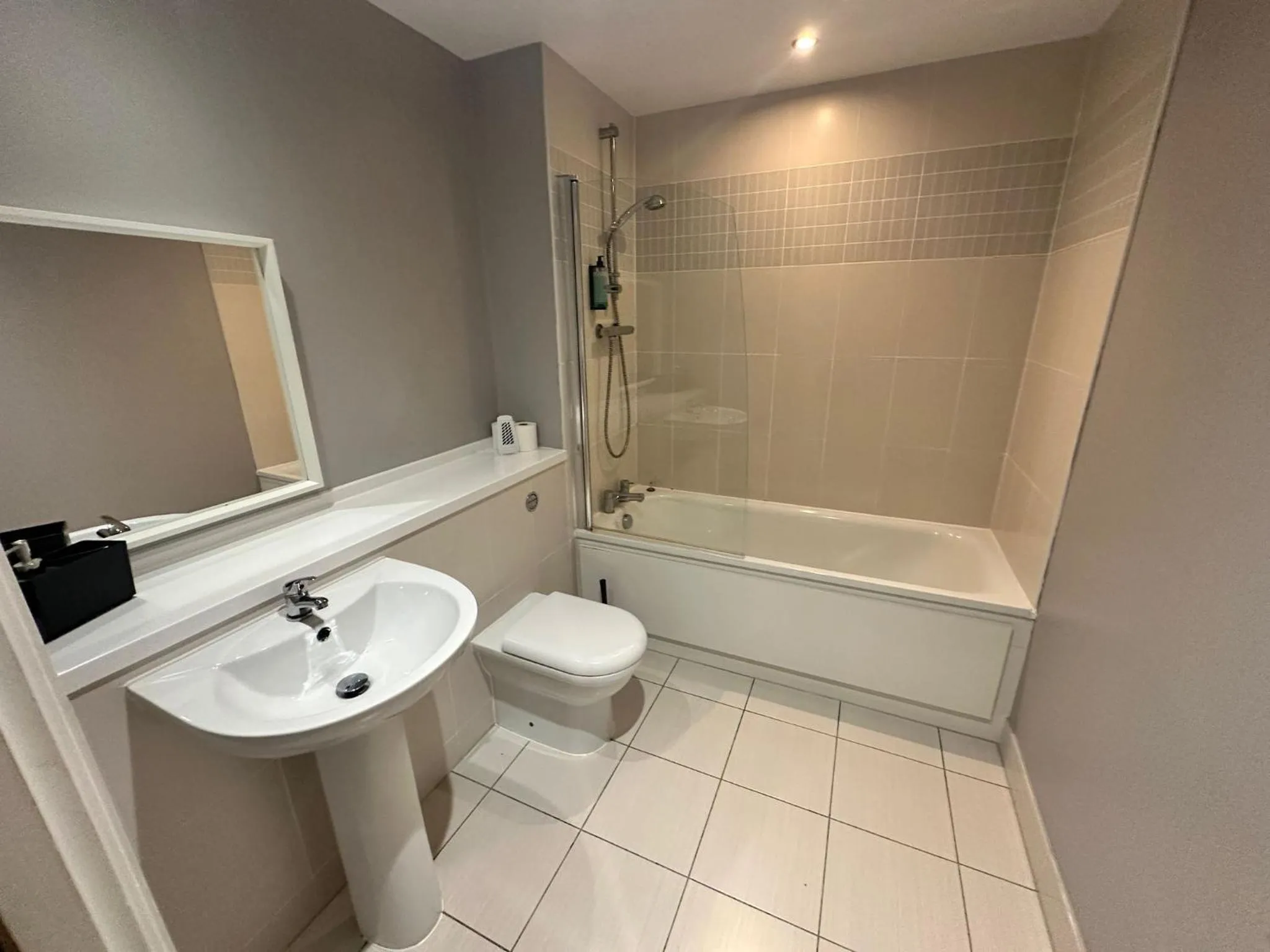 Shower in Obel Apartments by Beehosting