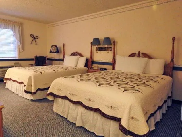 Photo of the whole room, Bed in Country Living Inn