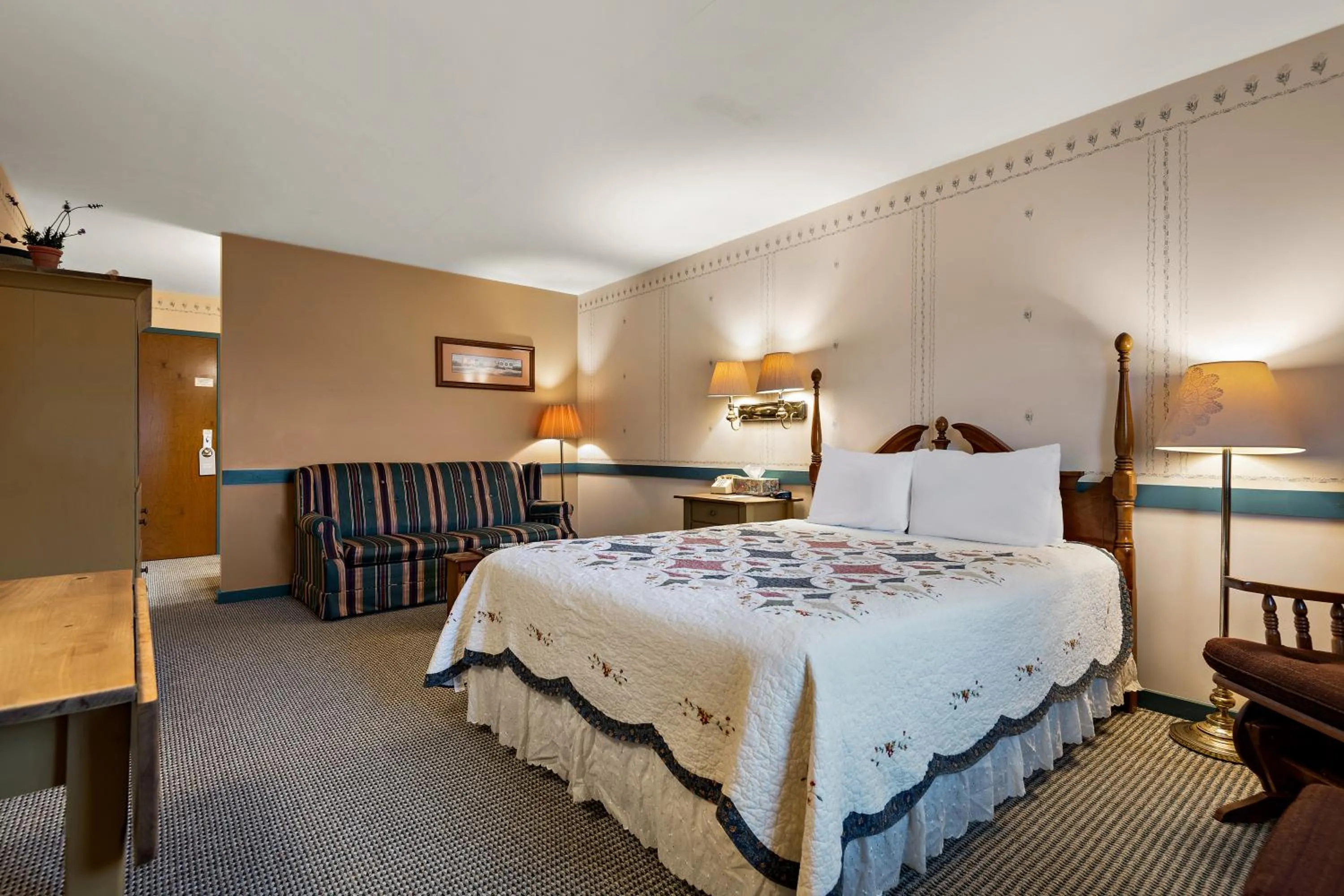 Photo of the whole room, Bed in Country Living Inn