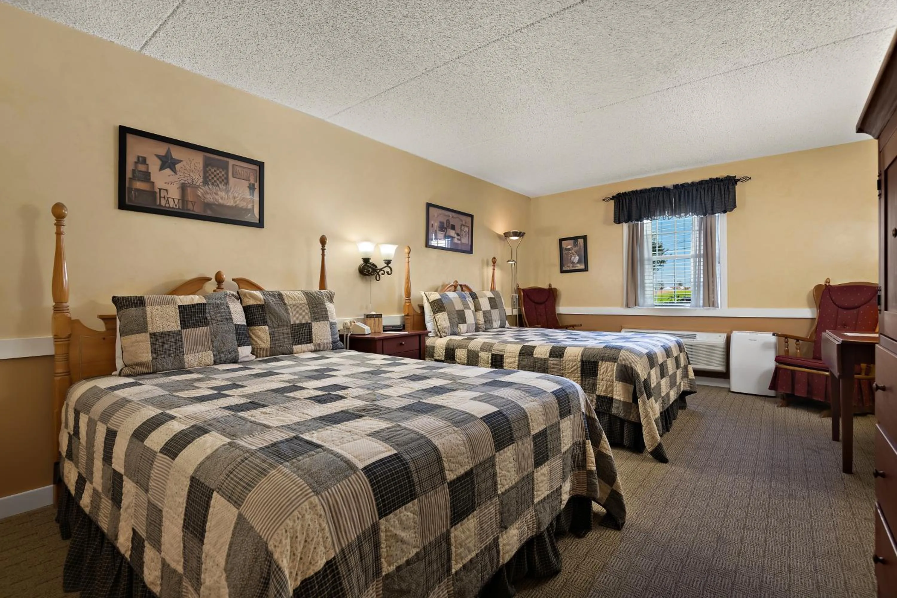 Photo of the whole room, Bed in Country Living Inn