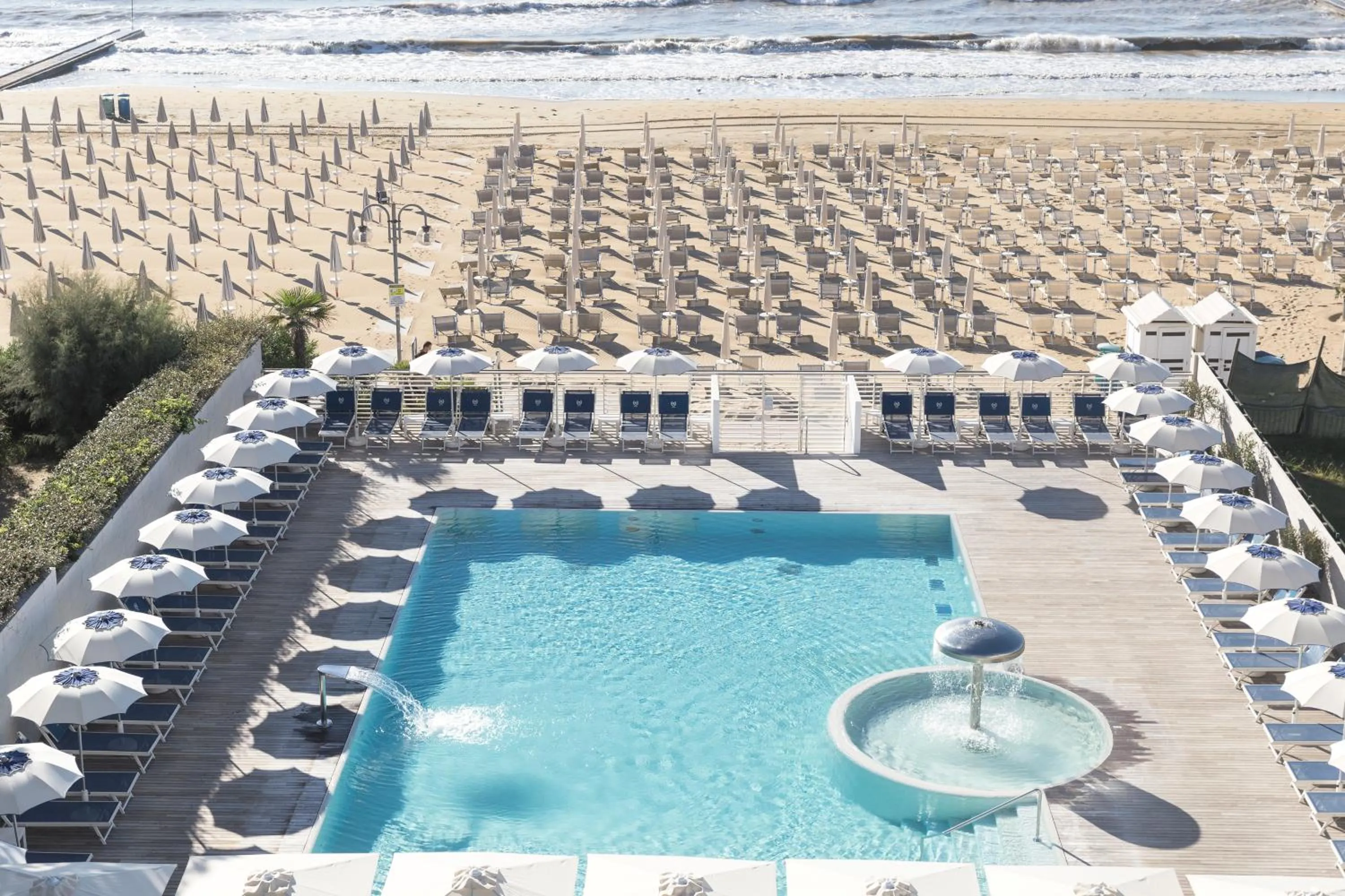 Pool view in Hotel Cambridge