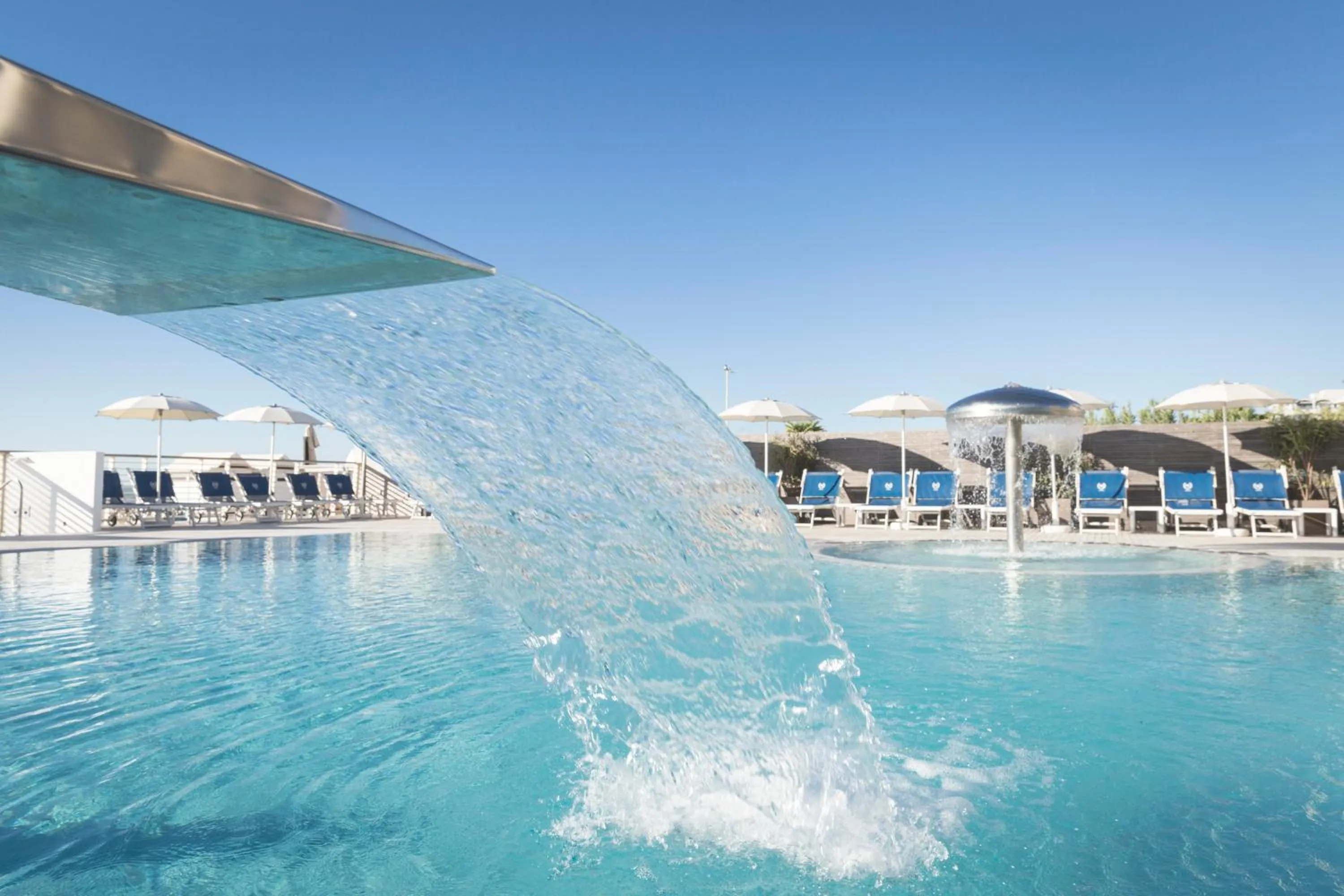 Swimming pool in Hotel Cambridge